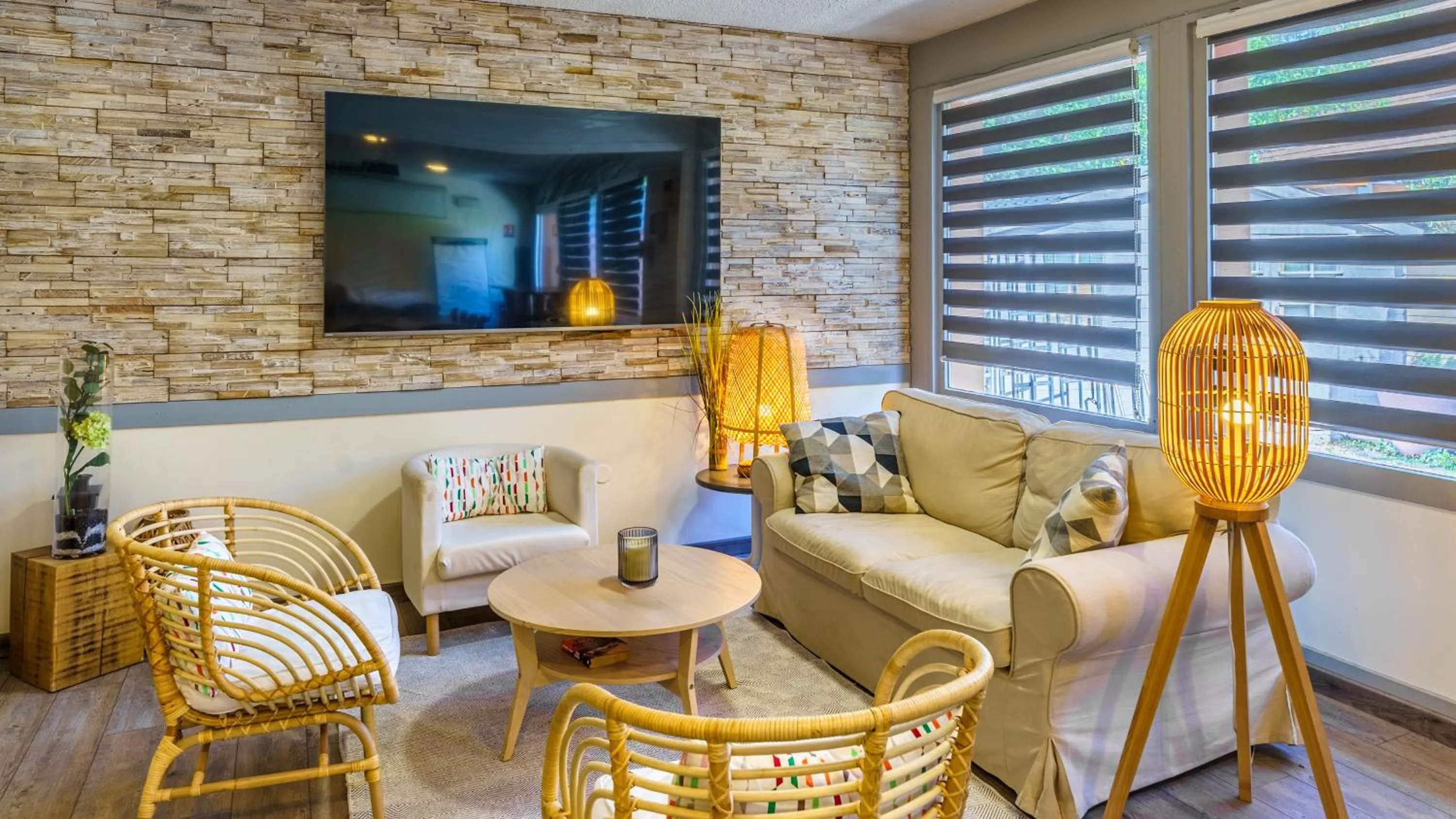 Communal lounge/ TV room in Campanile NATURE - Dijon Est Saint-Apollinaire