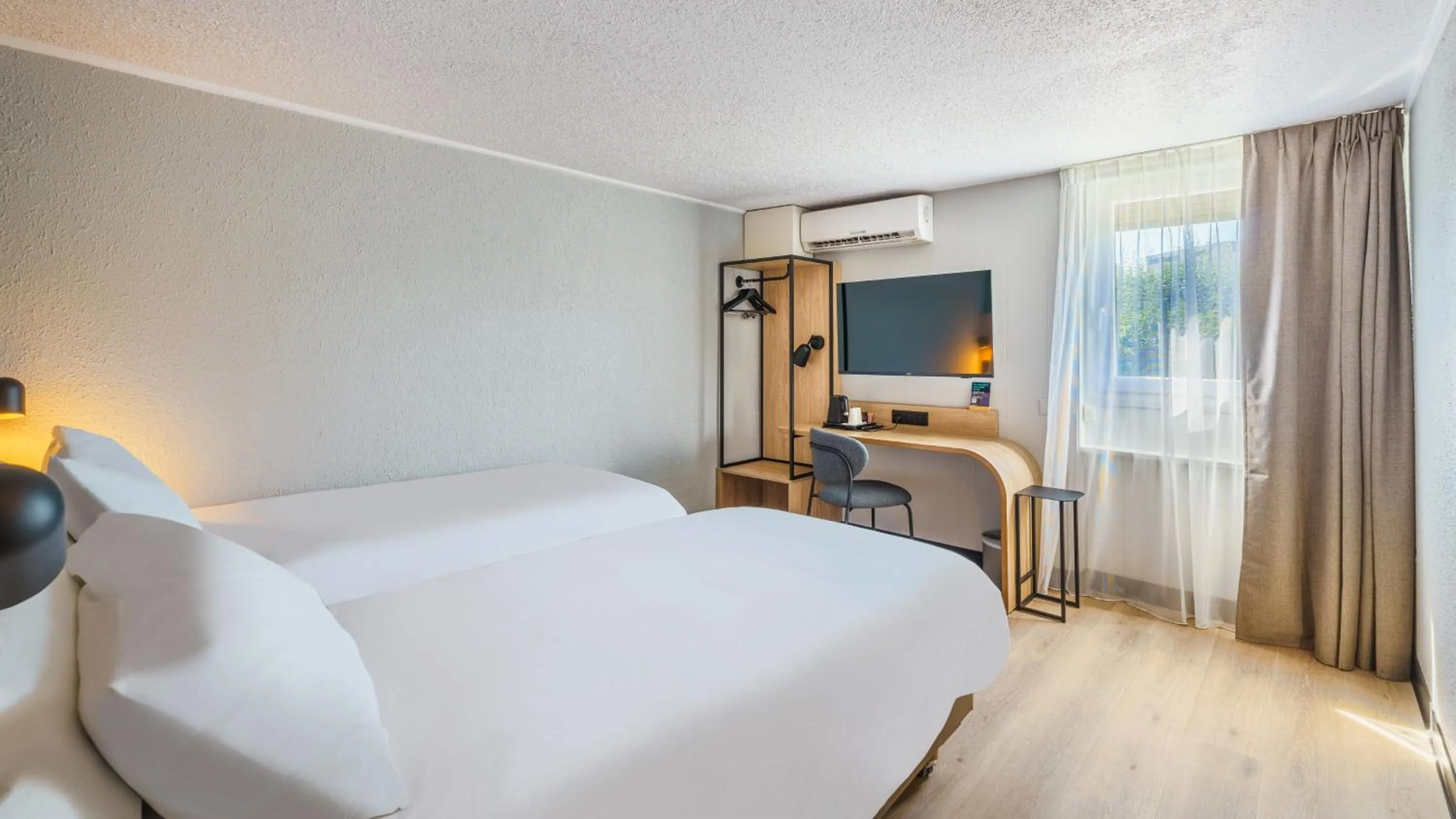 Photo of the whole room, Bed in Campanile NATURE - Dijon Est Saint-Apollinaire