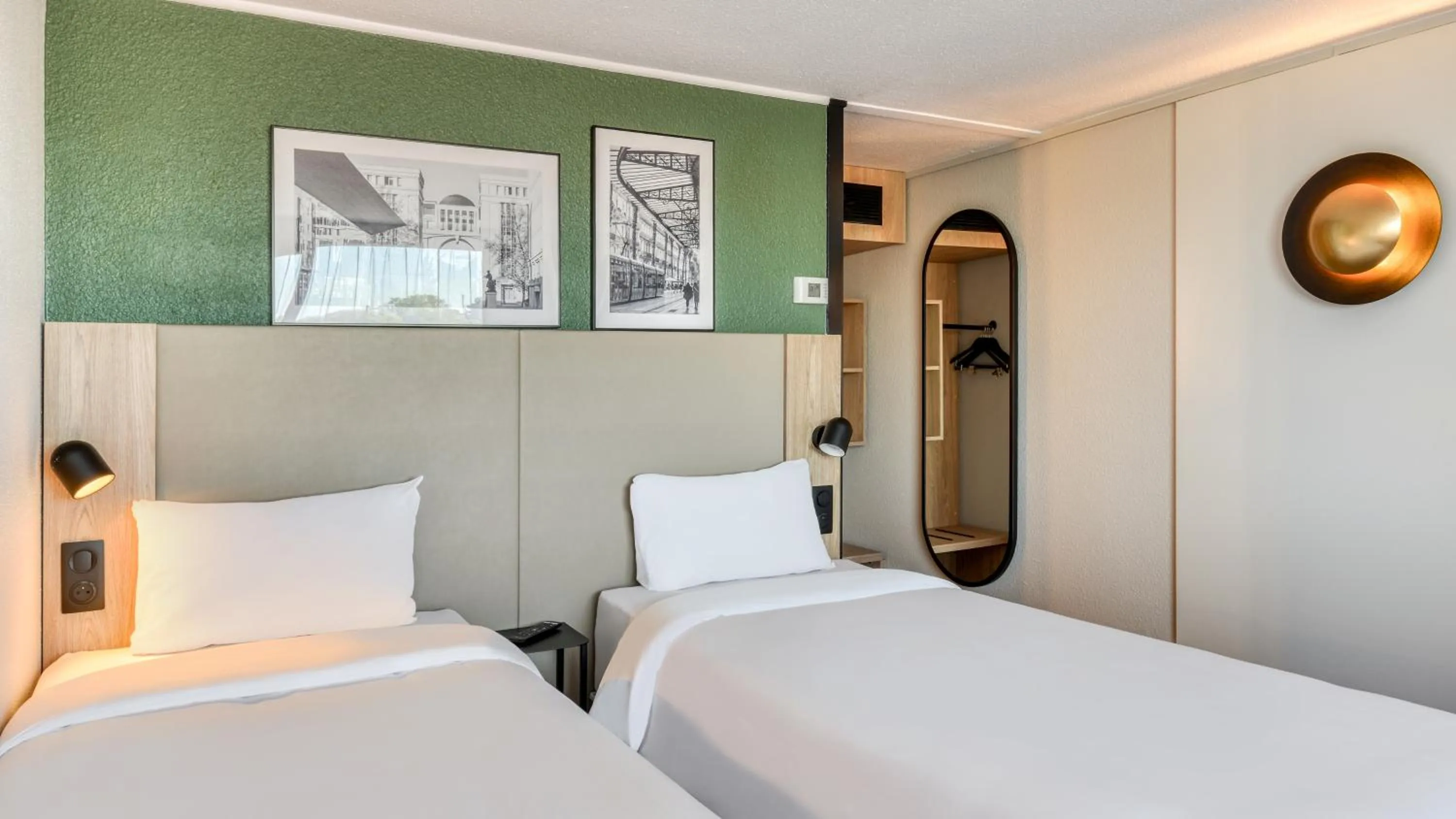 Photo of the whole room, Bed in Campanile NATURE - Dijon Est Saint-Apollinaire