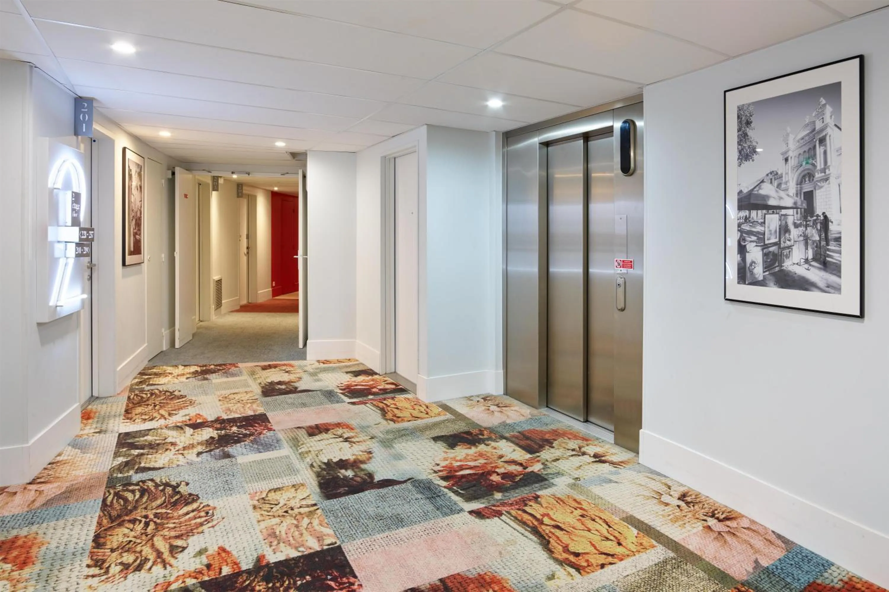 acessibility, Bed in Radisson Hotel Aix En Provence