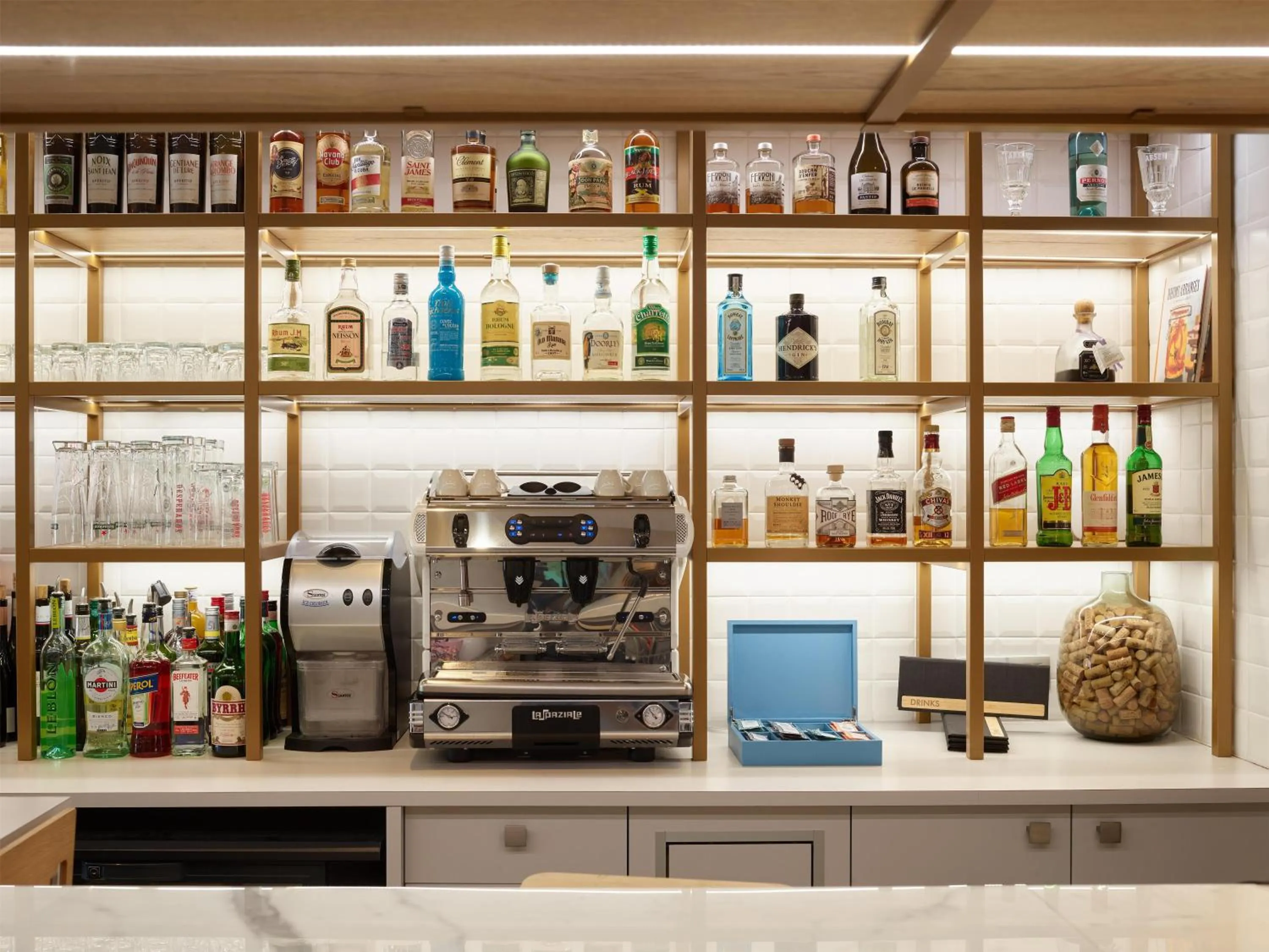 Lounge or bar in Radisson Hotel Aix En Provence