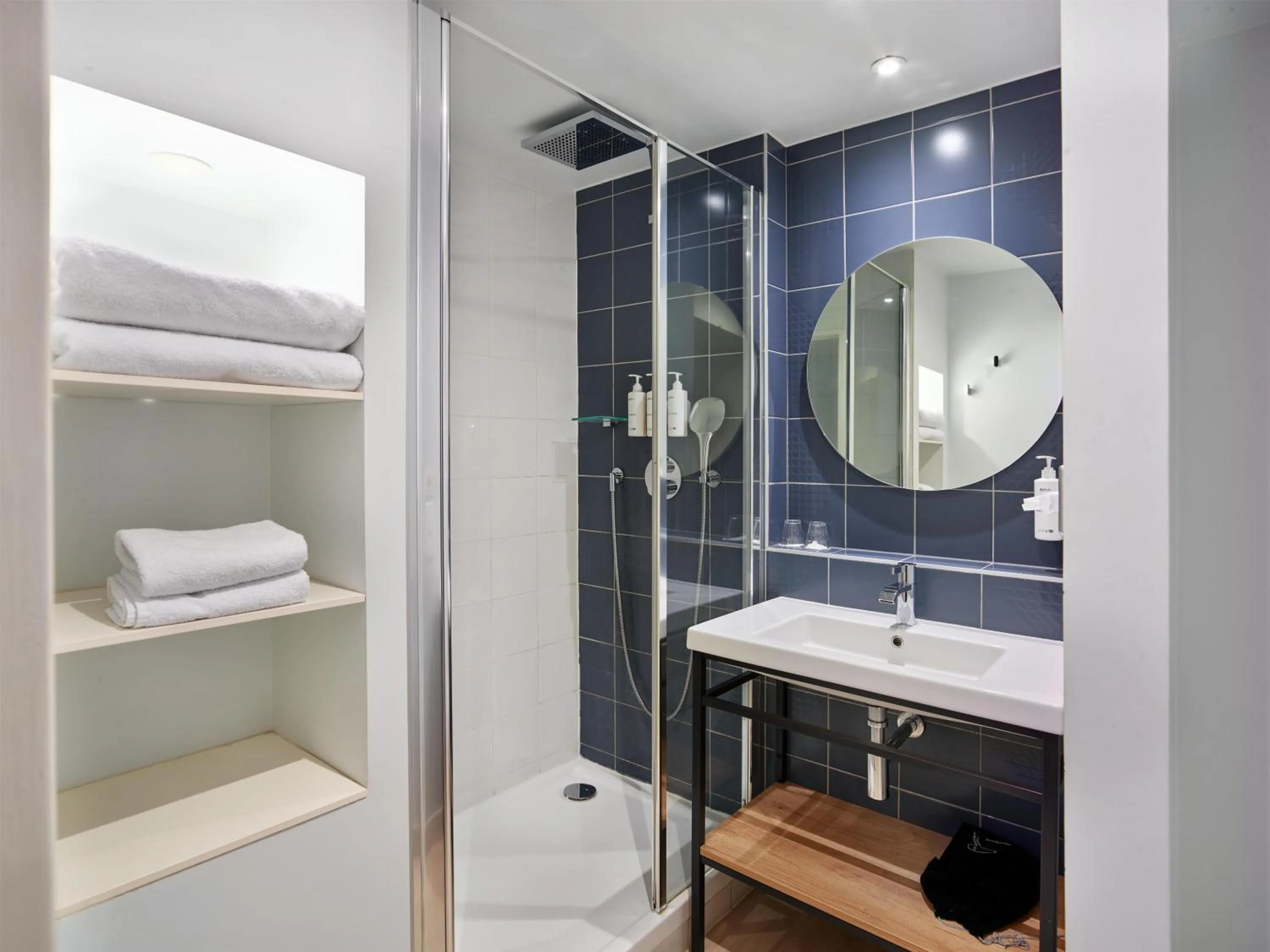 Bathroom in Radisson Hotel Aix En Provence