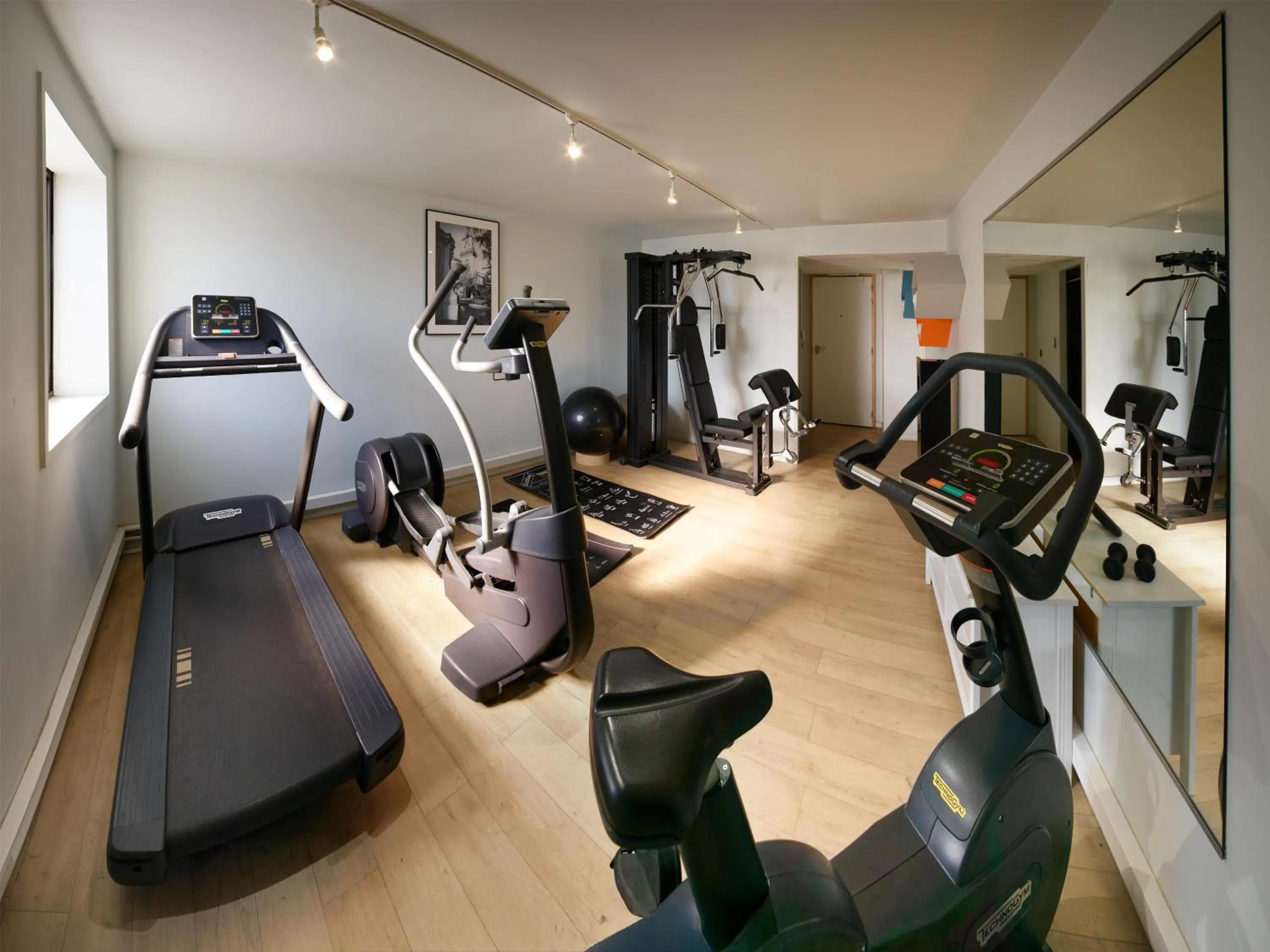 Fitness centre/facilities in Radisson Hotel Aix En Provence