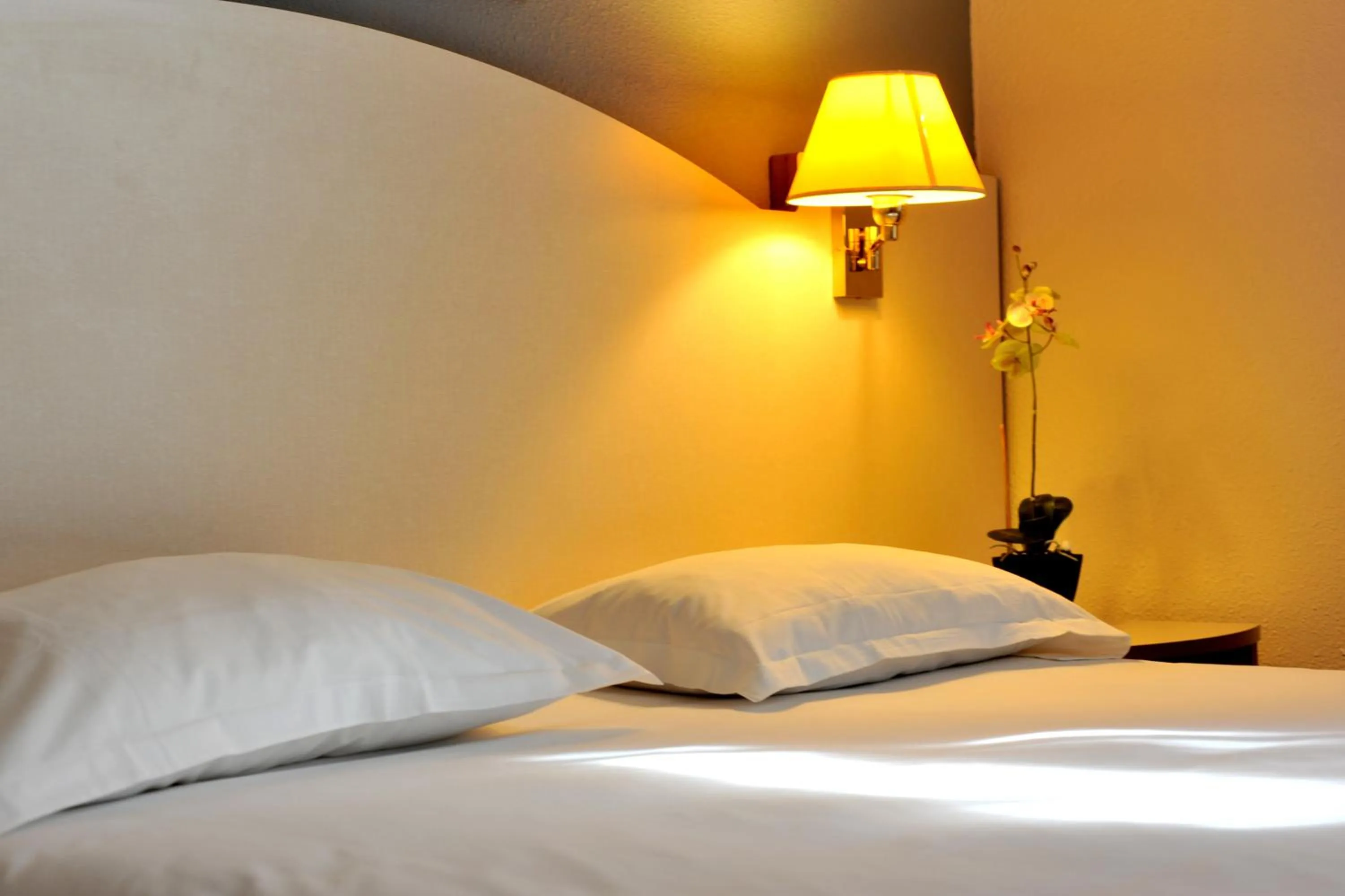 Bed in Kyriad Annecy Cran-Gevrier