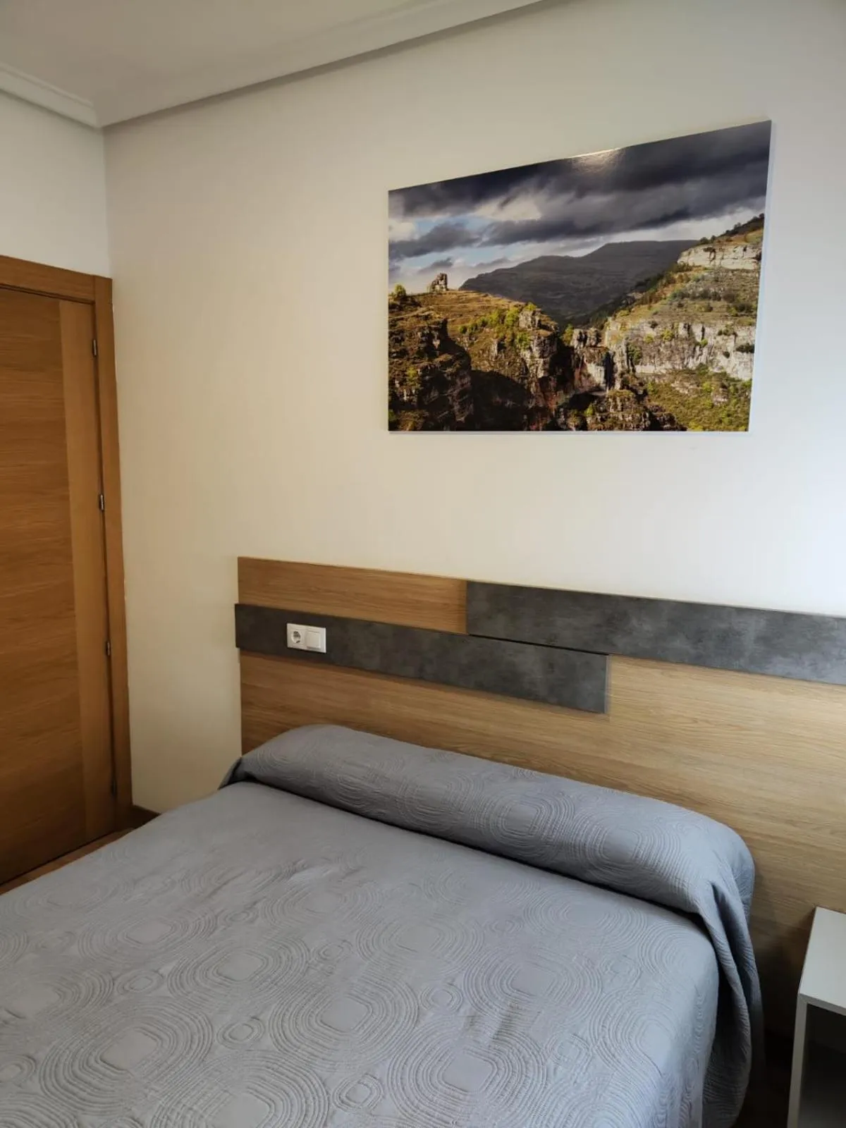 Bed in Hostal Rioja Condestable