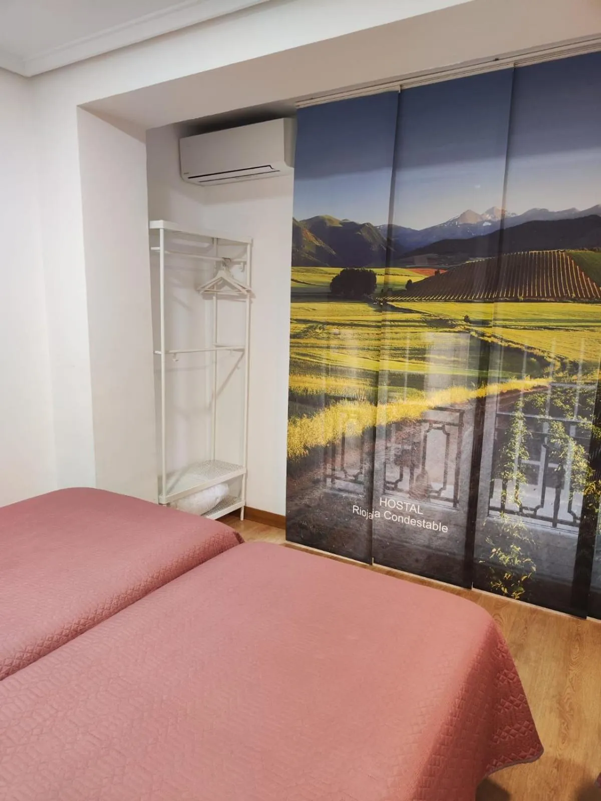 Bed in Hostal Rioja Condestable