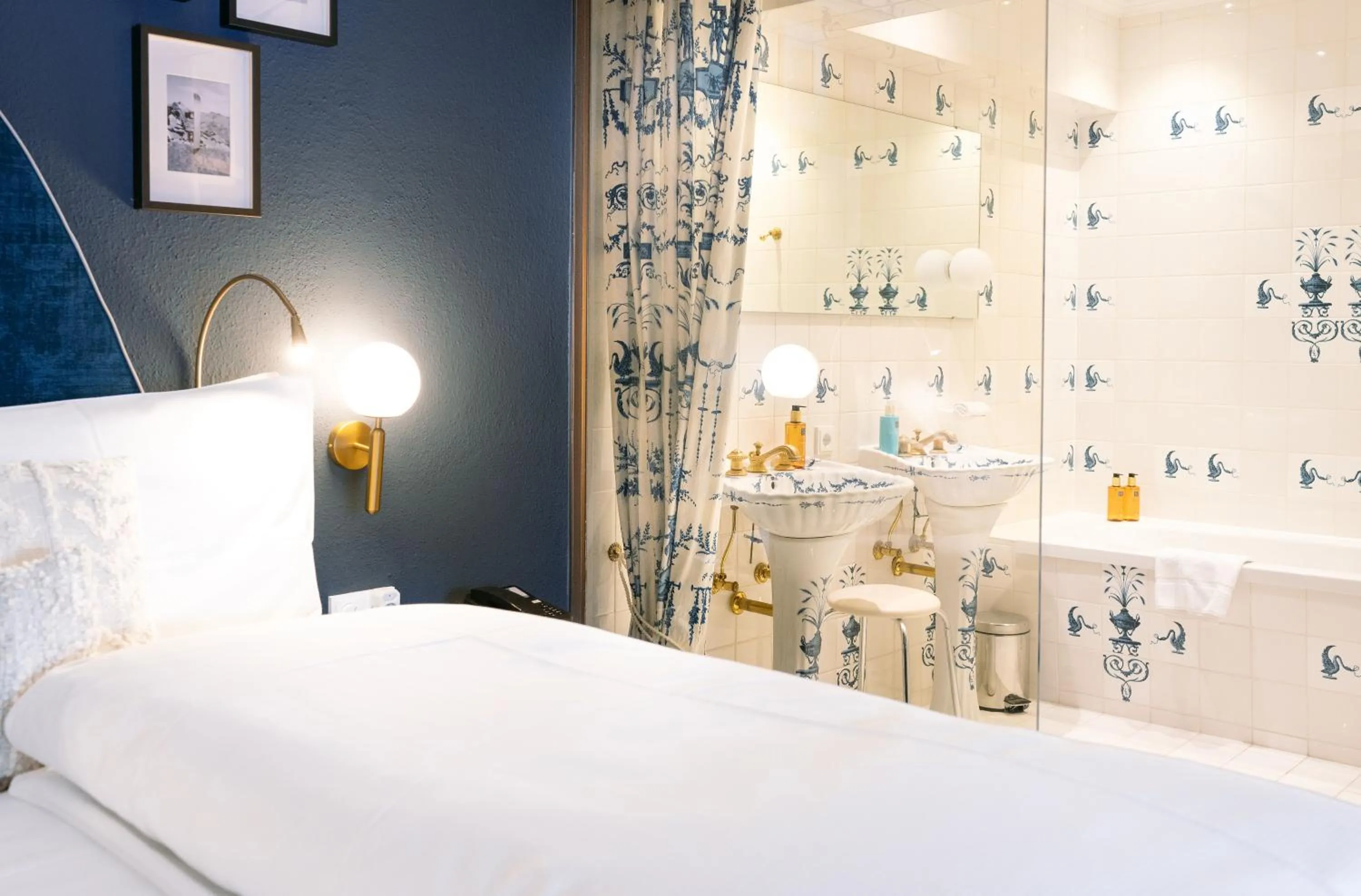 Photo of the whole room, Bed in A-ROSA Hotel Thurnher's Alpenhof