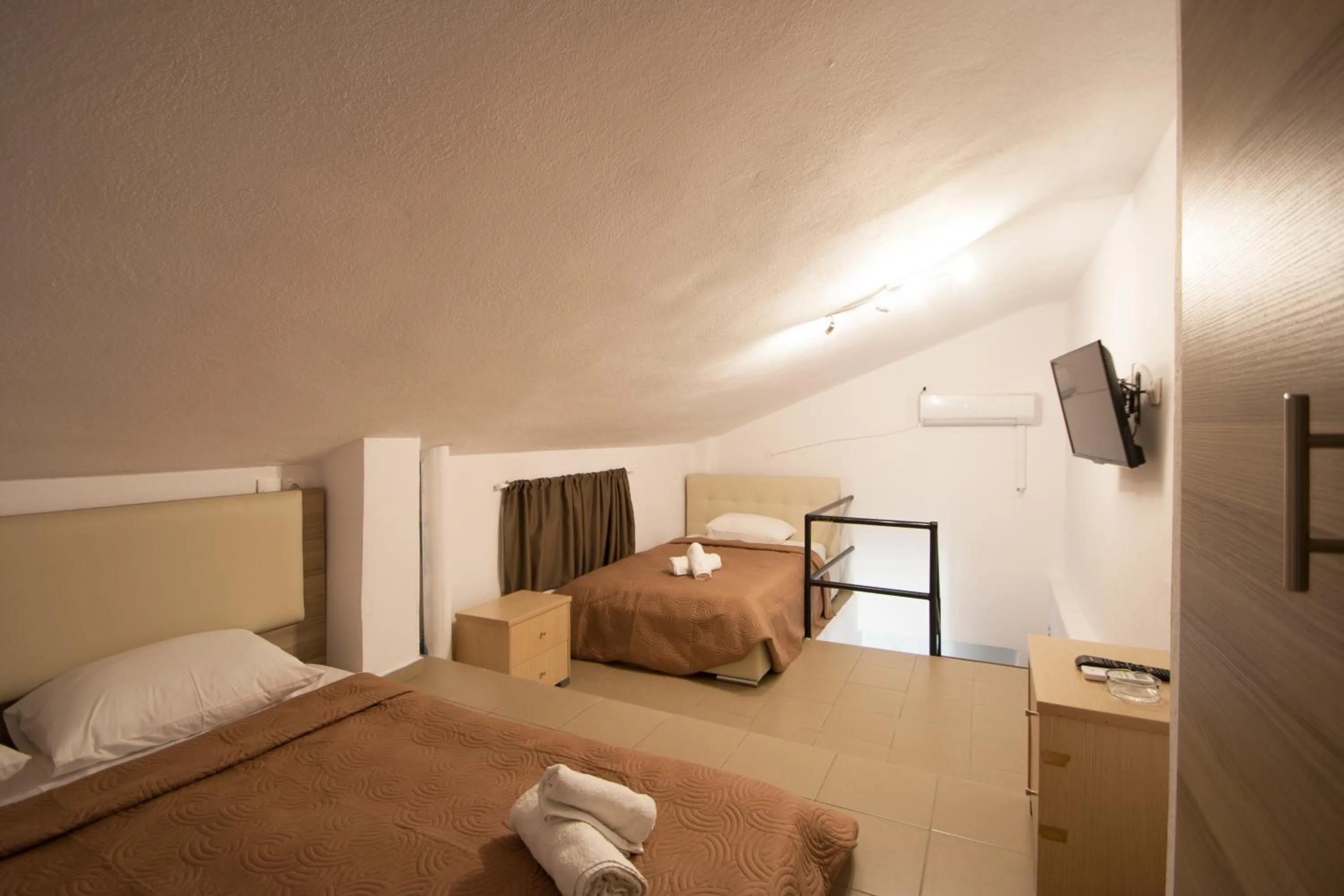 Bed in AVOCADO Skiathos