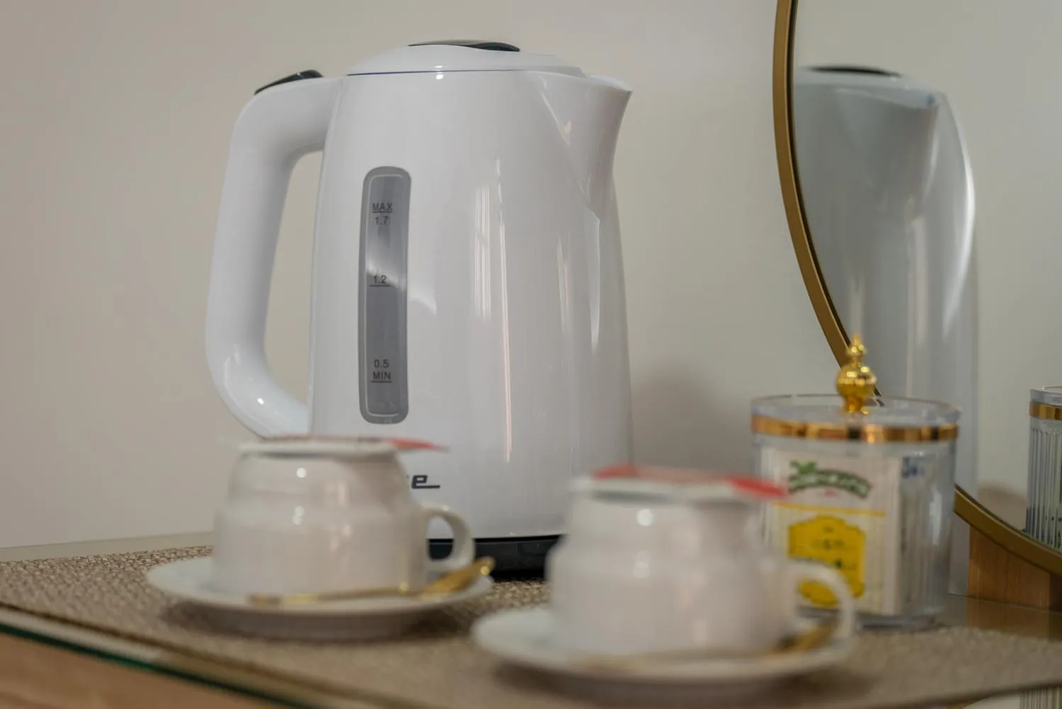 Coffee/tea facilities in Urban Rooms B&R