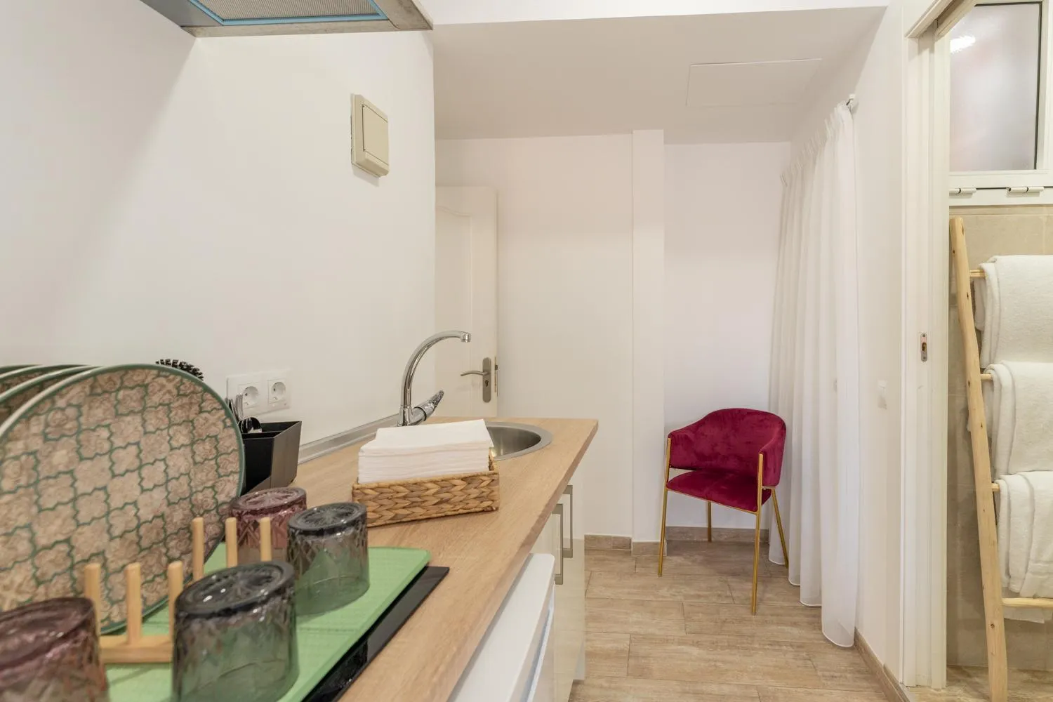 Coffee/tea facilities in Urban Rooms B&R