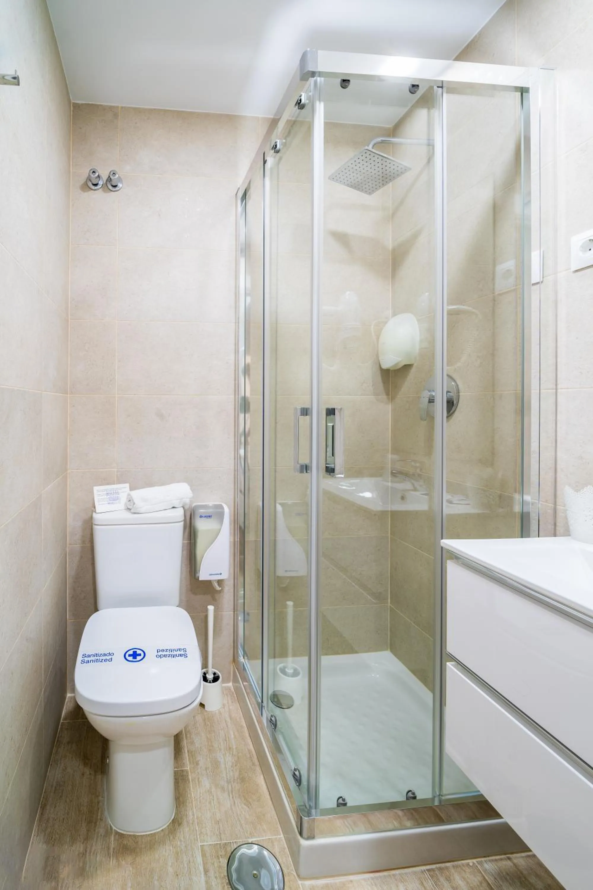 Shower in Urban Rooms B&R