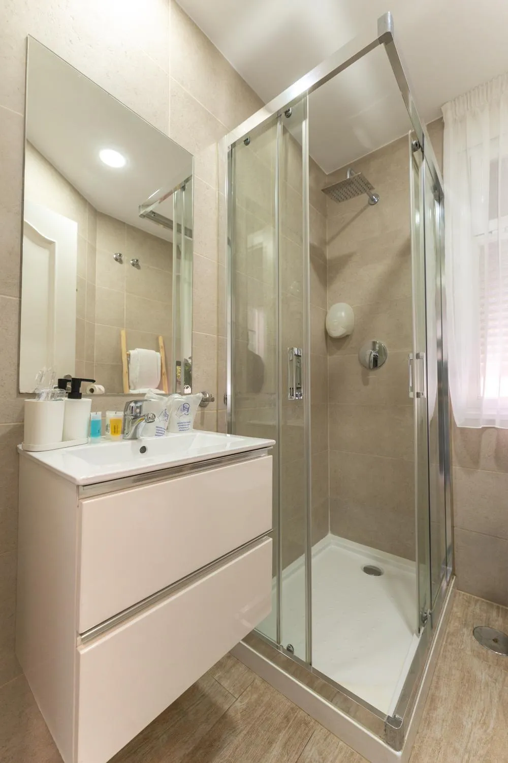 Shower in Urban Rooms B&R