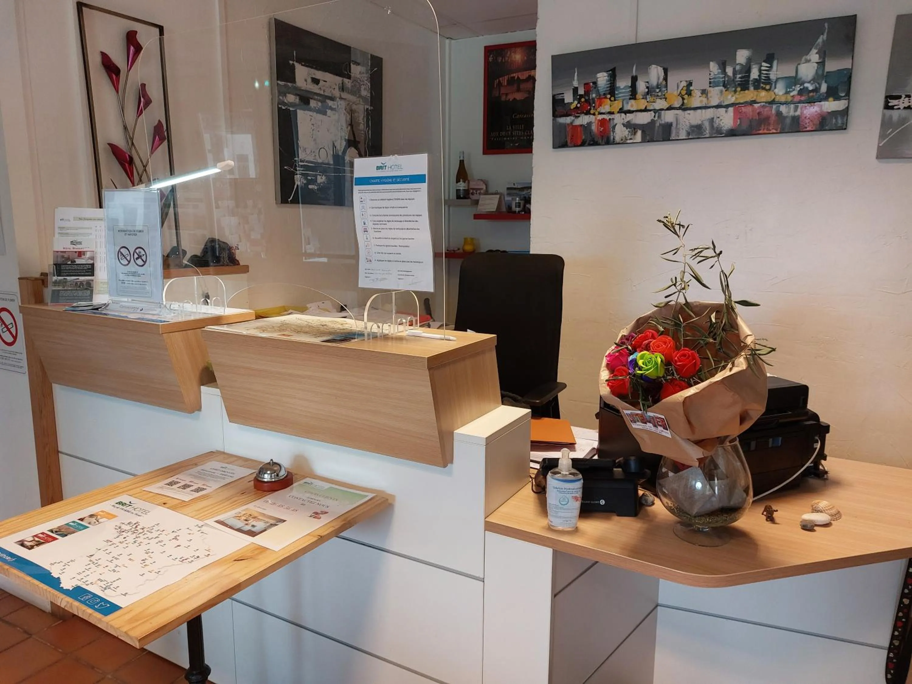 Property building in Brit Hotel Bosquet Carcassonne Cité