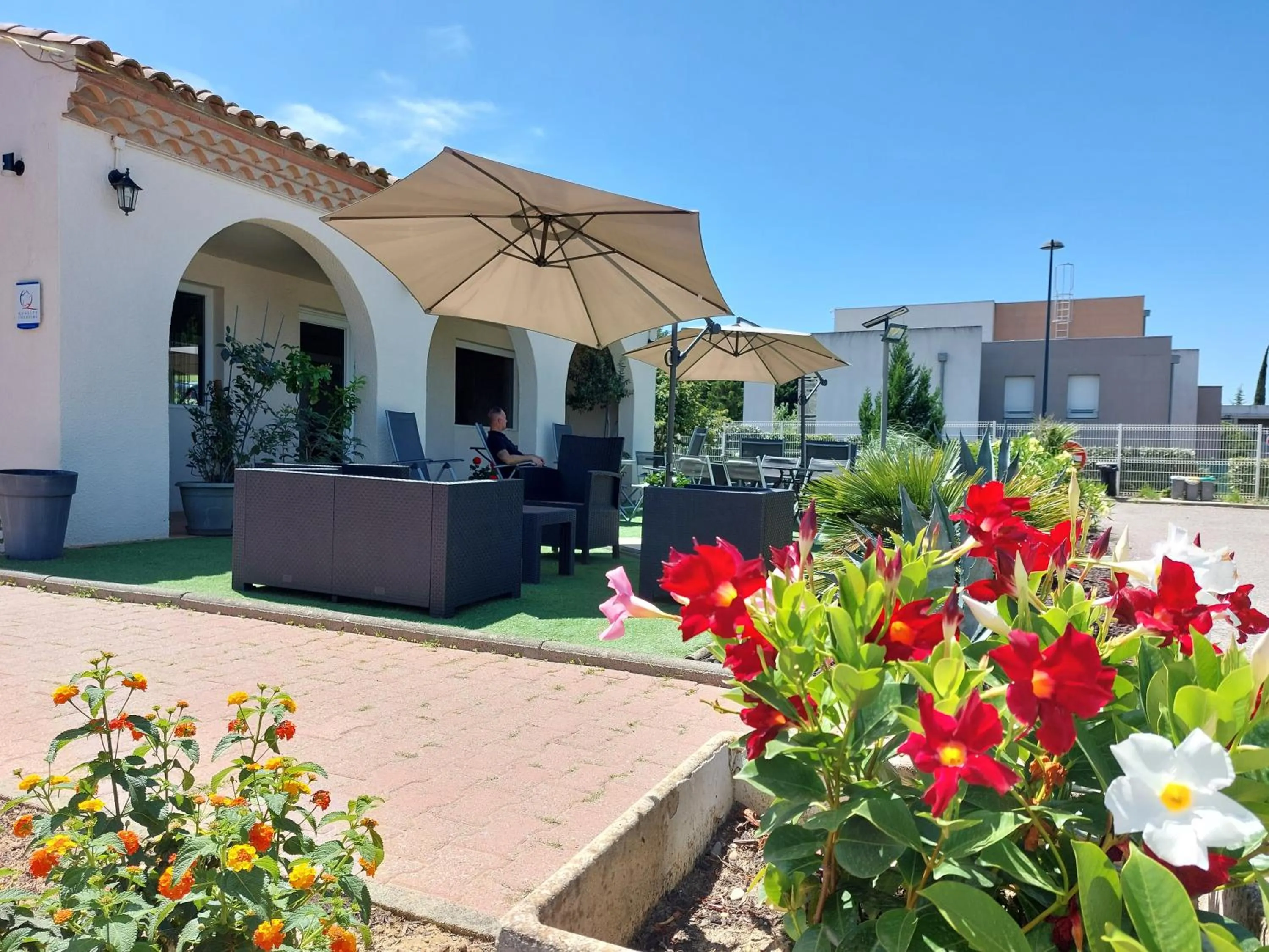 Property building in Brit Hotel Bosquet Carcassonne Cité