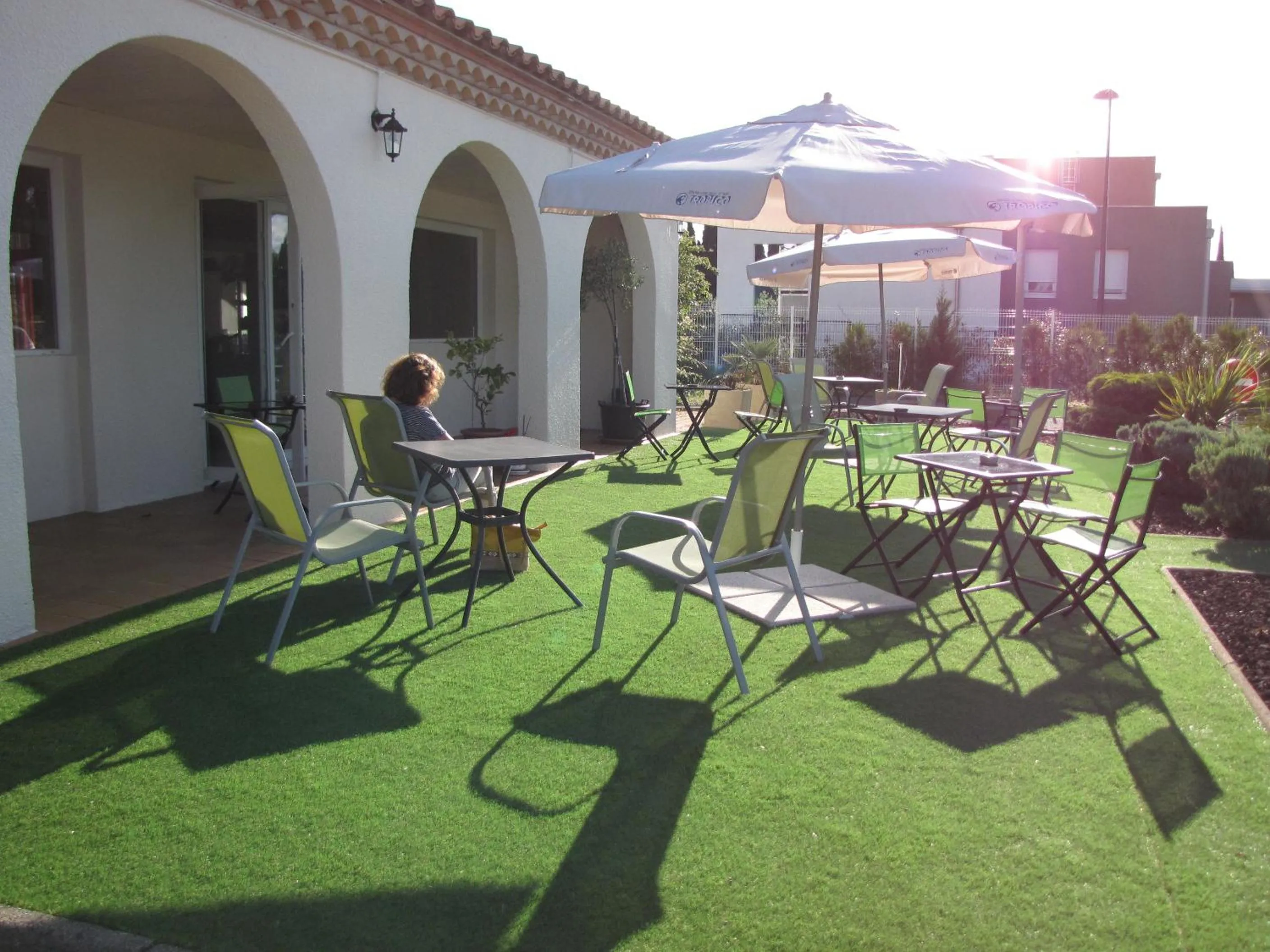 Patio in Brit Hotel Bosquet Carcassonne Cité