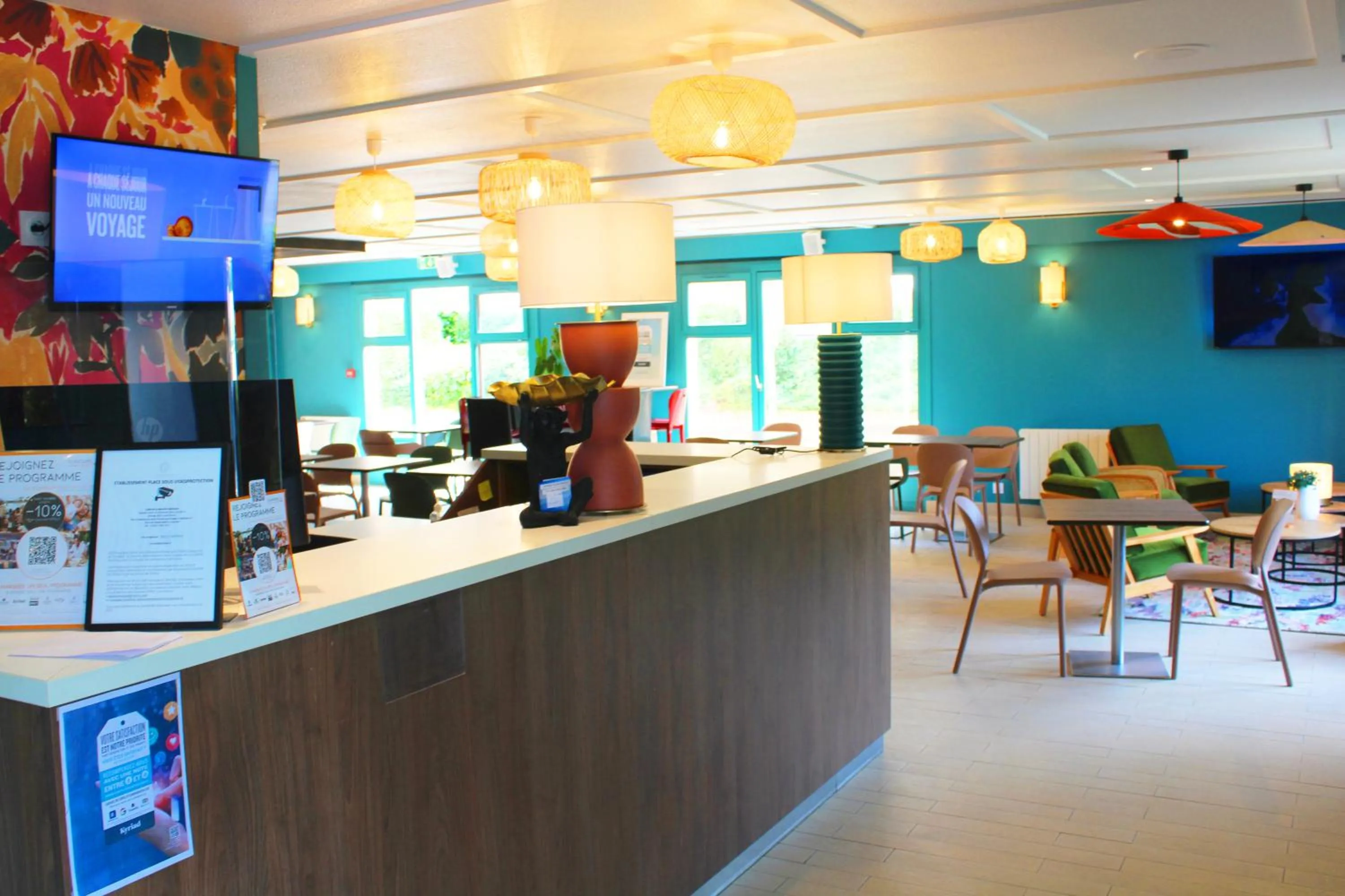 Lobby or reception in KYRIAD HONFLEUR - La Riviere Saint Sauveur