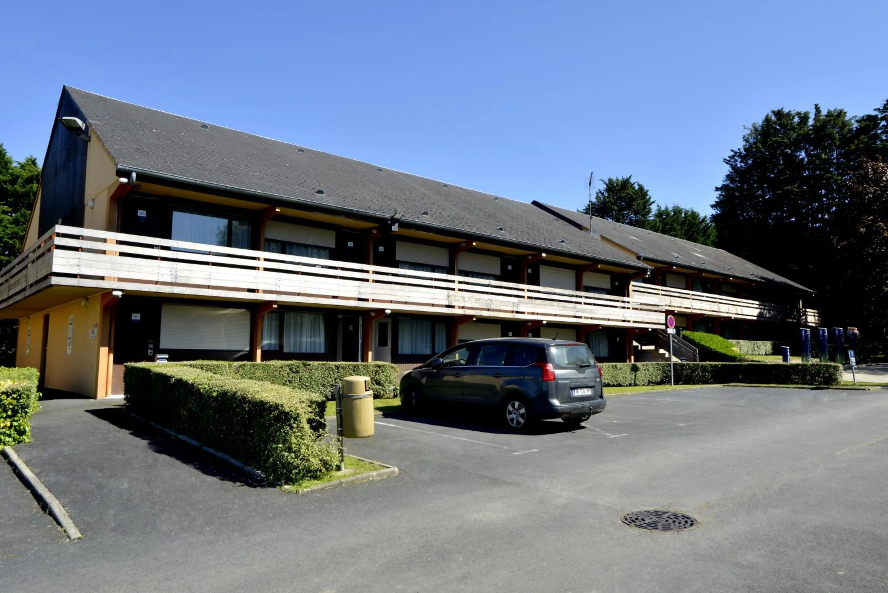 Property building in KYRIAD HONFLEUR - La Riviere Saint Sauveur