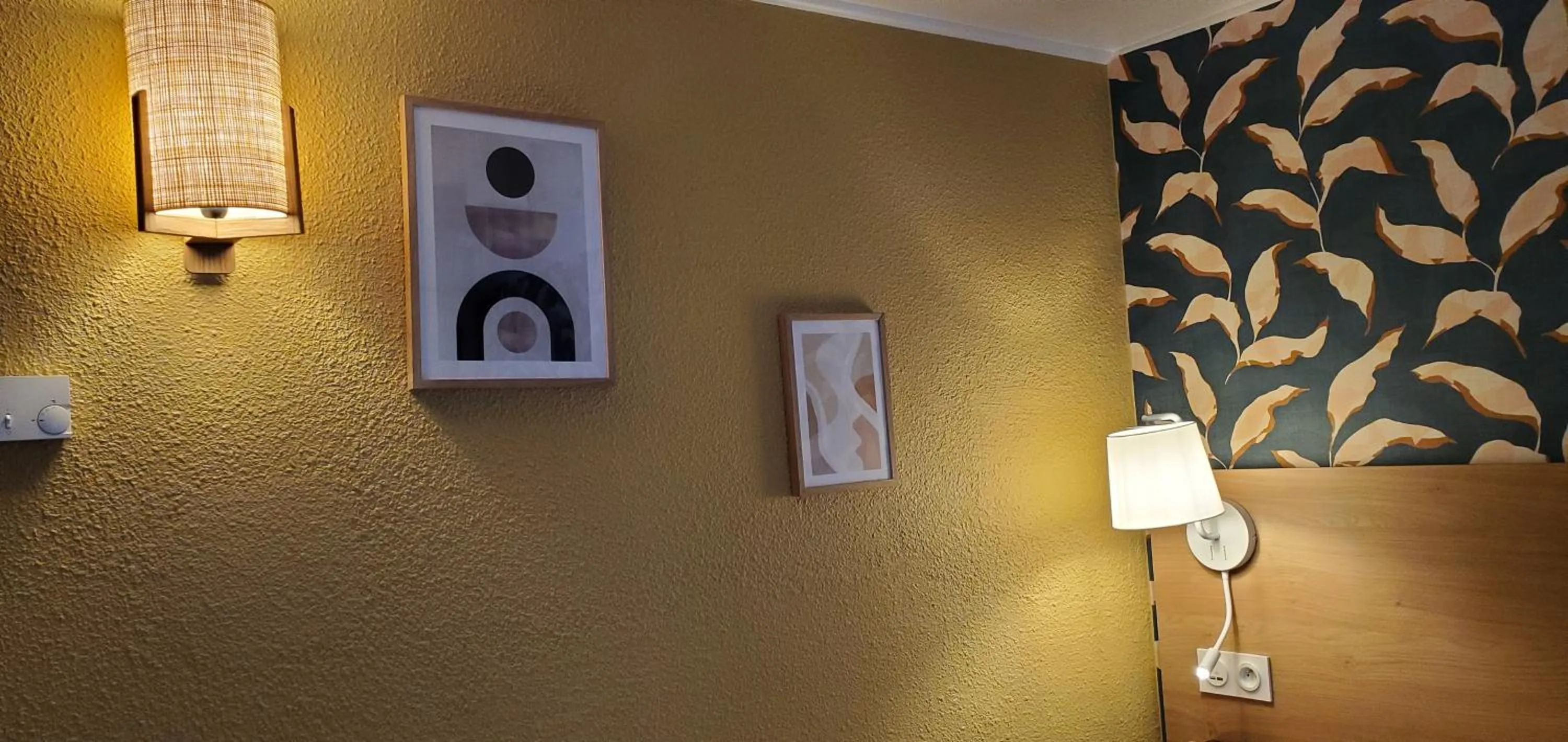 Bedroom in KYRIAD HONFLEUR - La Riviere Saint Sauveur