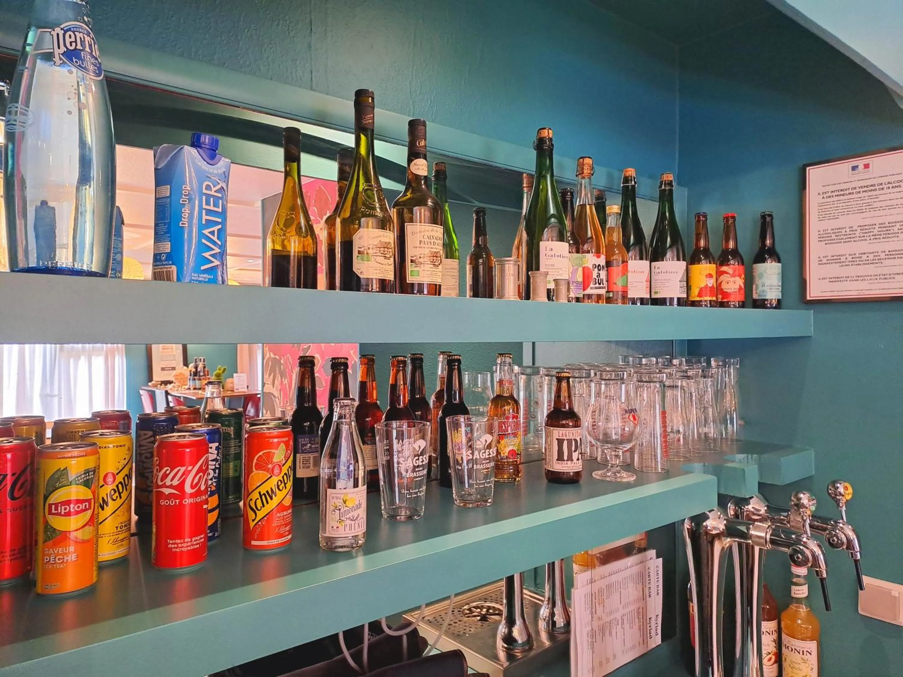 Lounge or bar in KYRIAD HONFLEUR - La Riviere Saint Sauveur