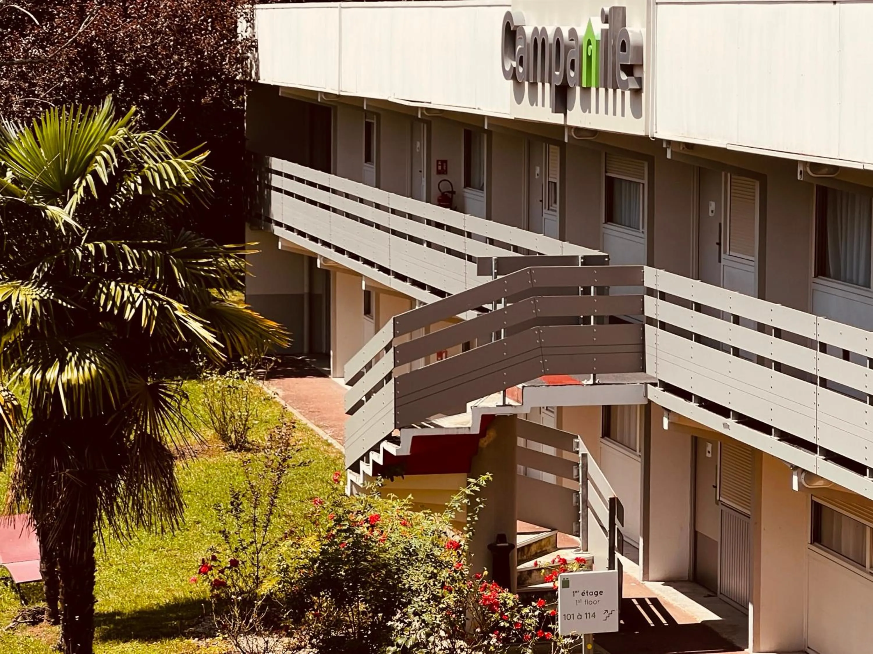 Garden in Campanile Lyon Nord - Ecully