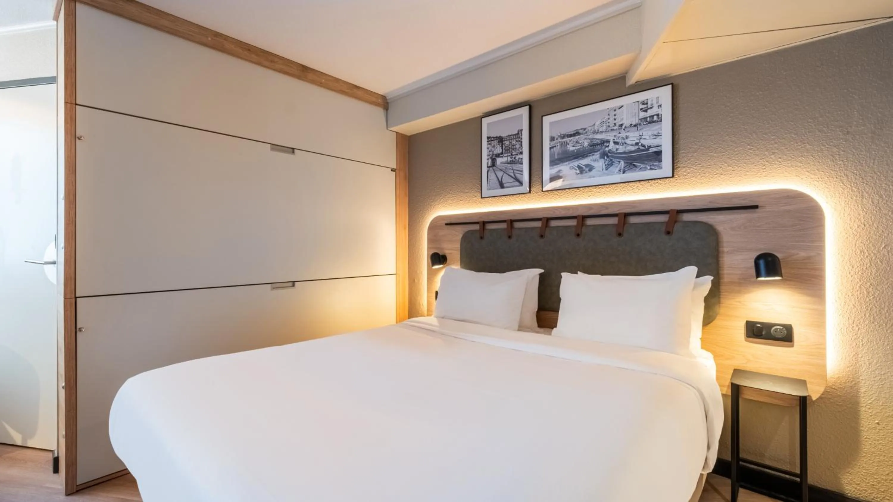 Bed in Campanile PRIME - Nice Airport