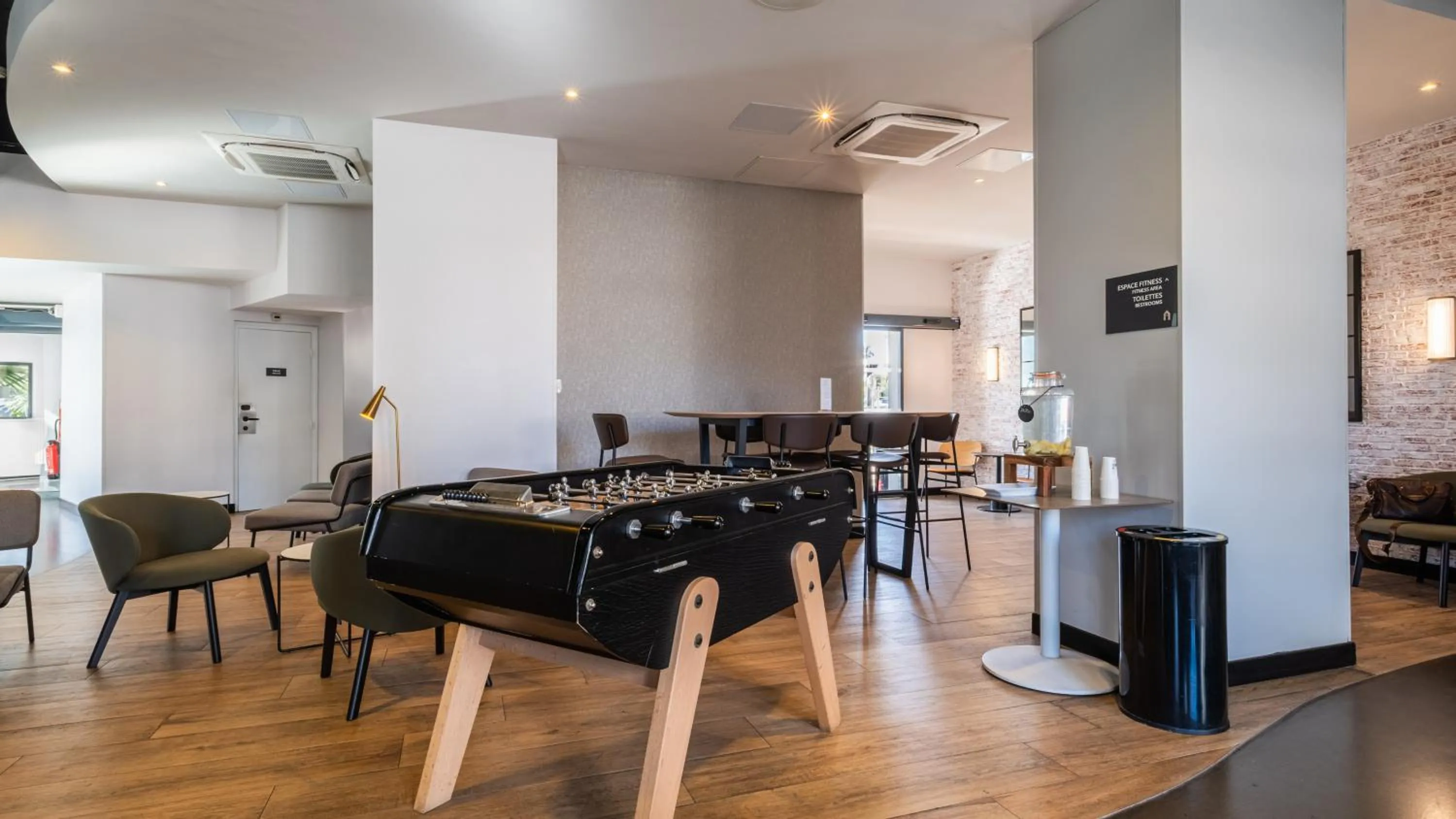 Game Room in Campanile PRIME - Nice Airport