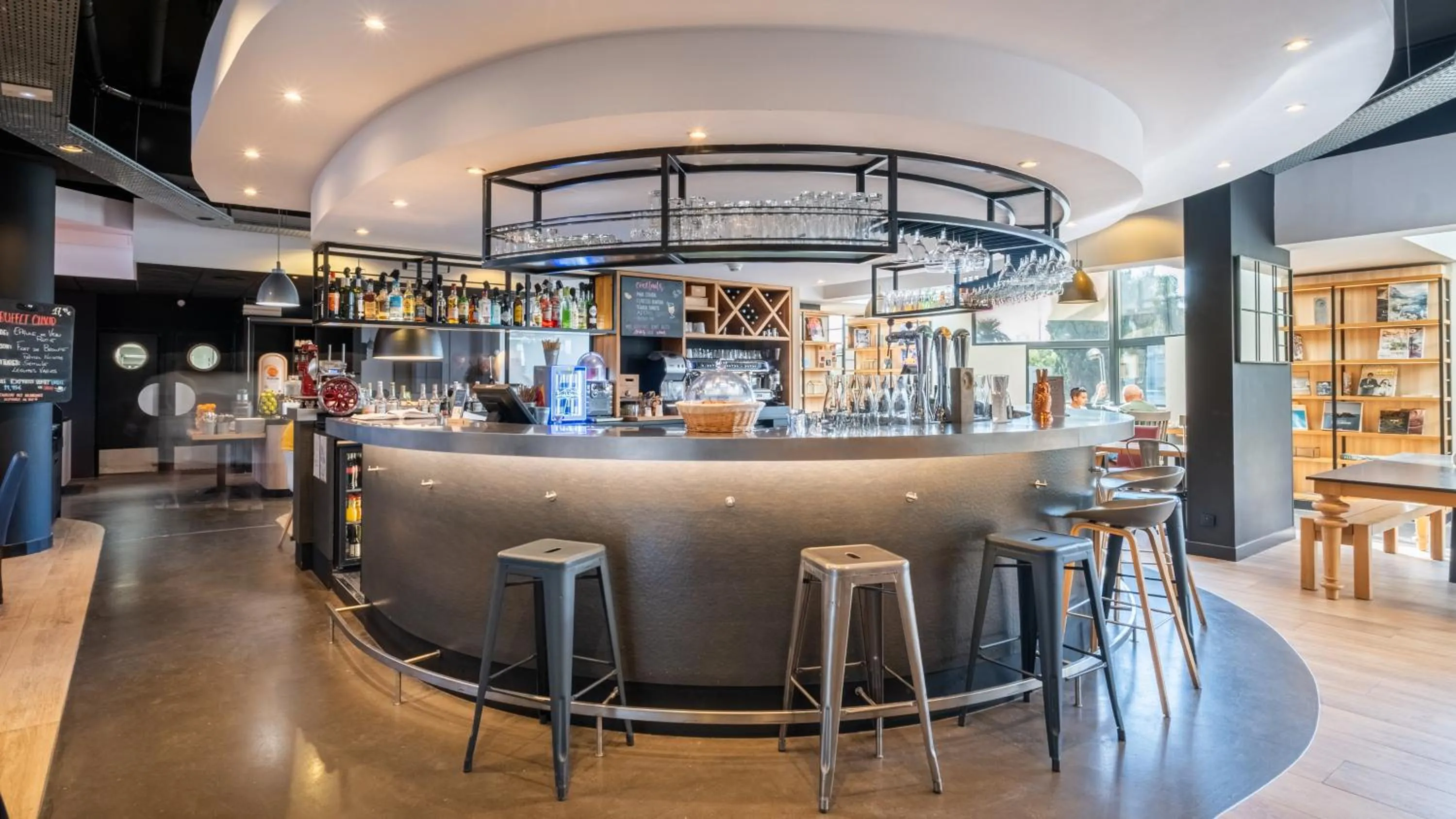 Lounge or bar in Campanile PRIME - Nice Airport