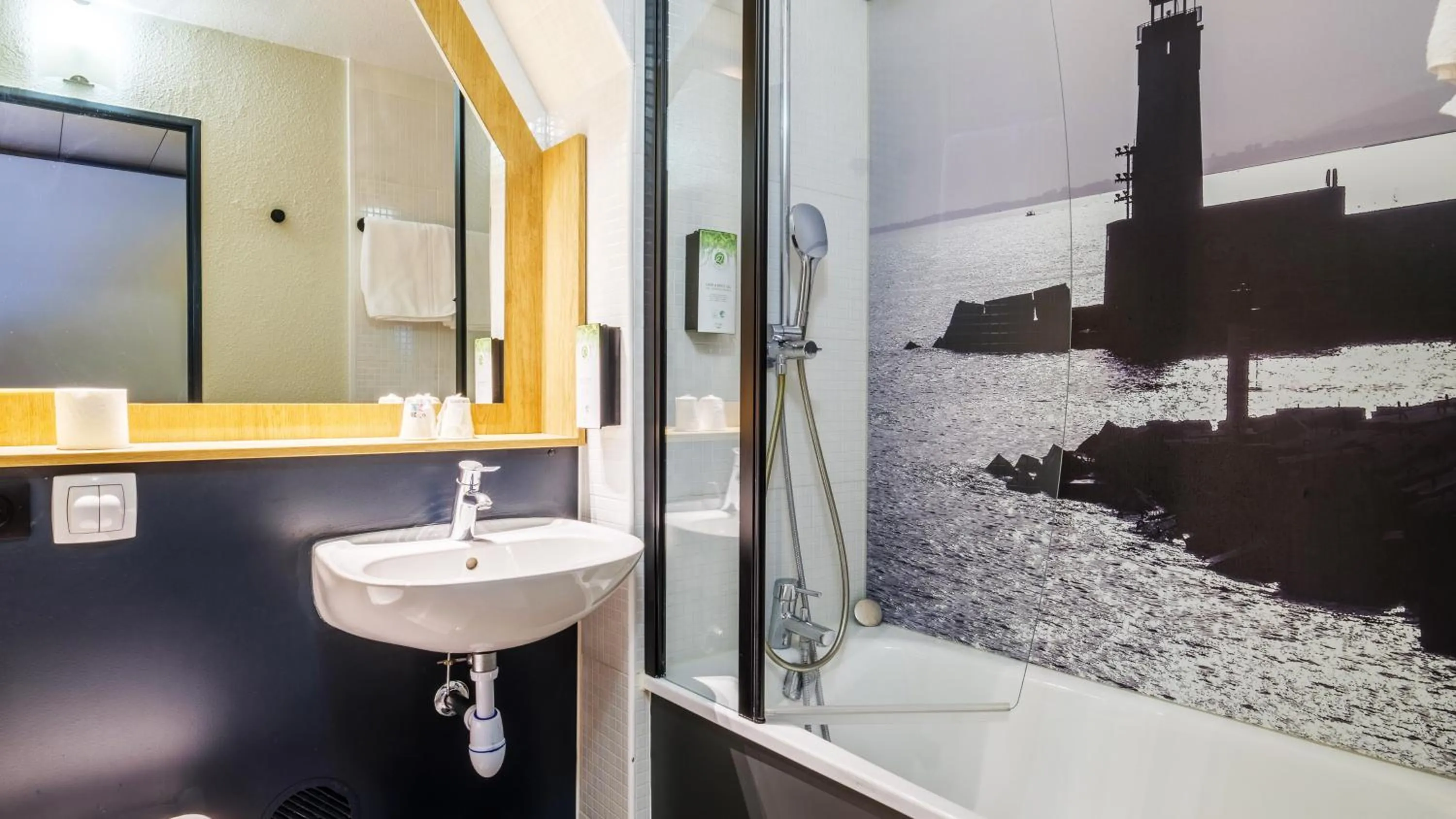 Bathroom in Campanile PRIME - Nice Airport