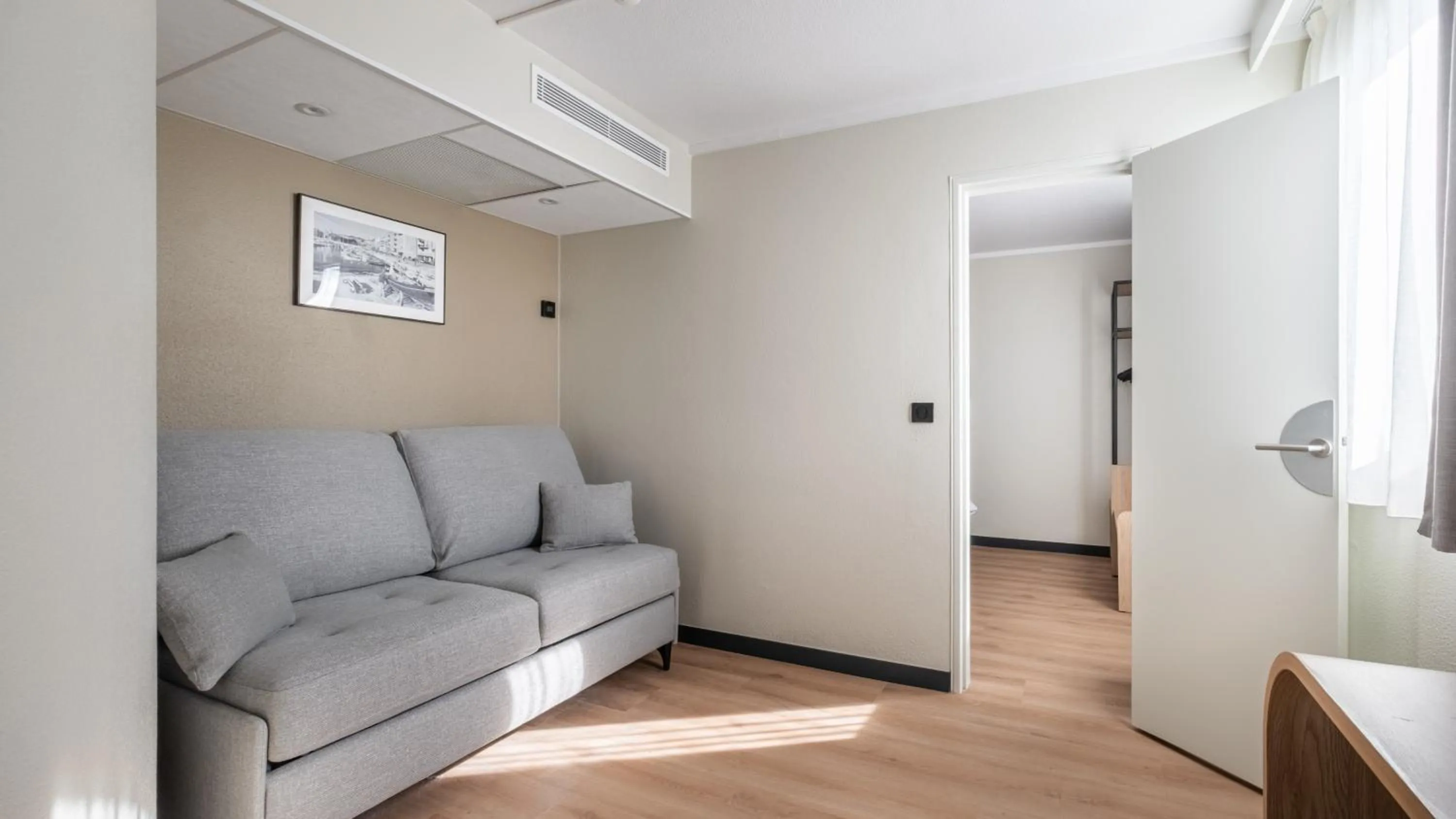 Photo of the whole room in Campanile PRIME - Nice Airport