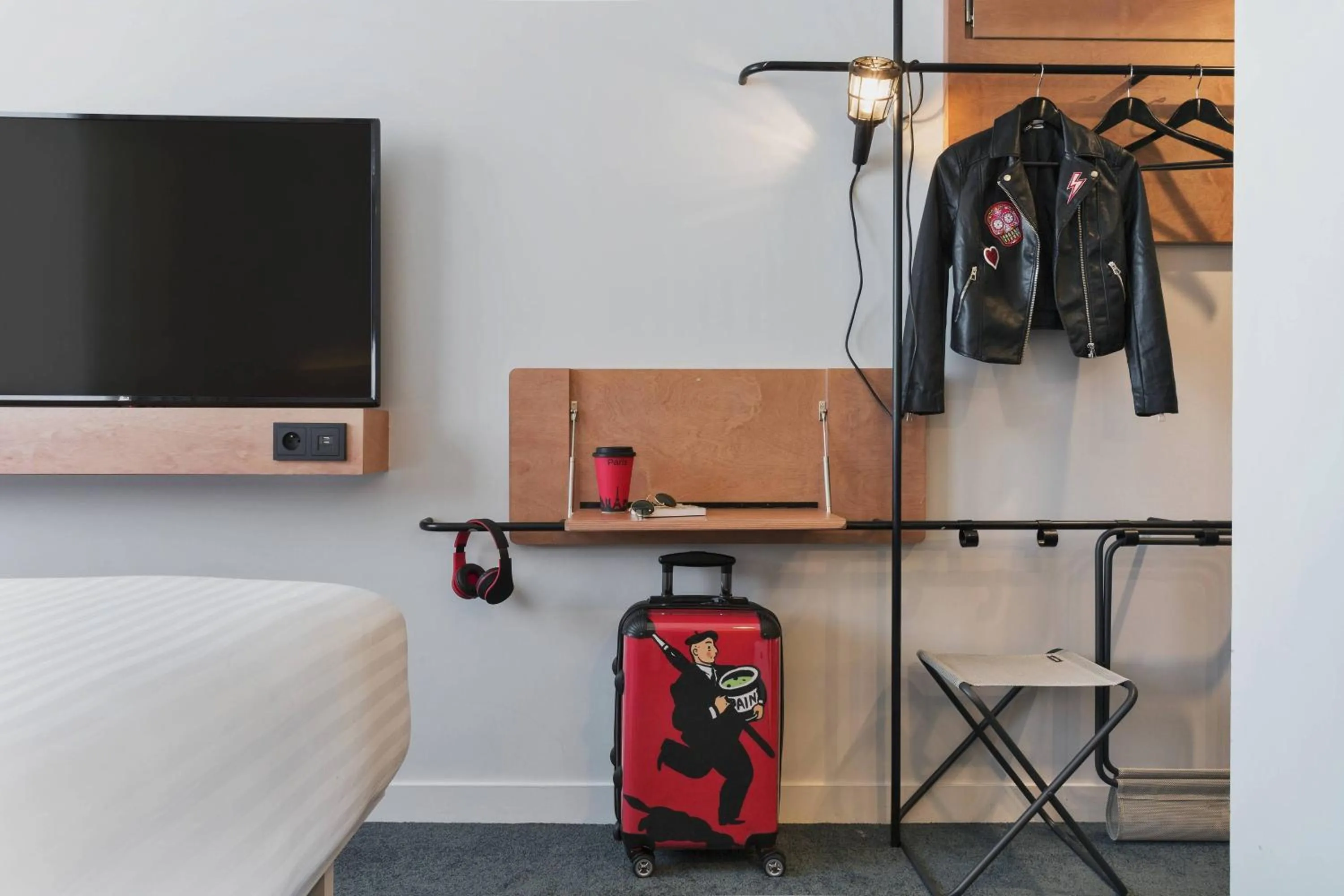 Photo of the whole room in Moxy Paris Bastille