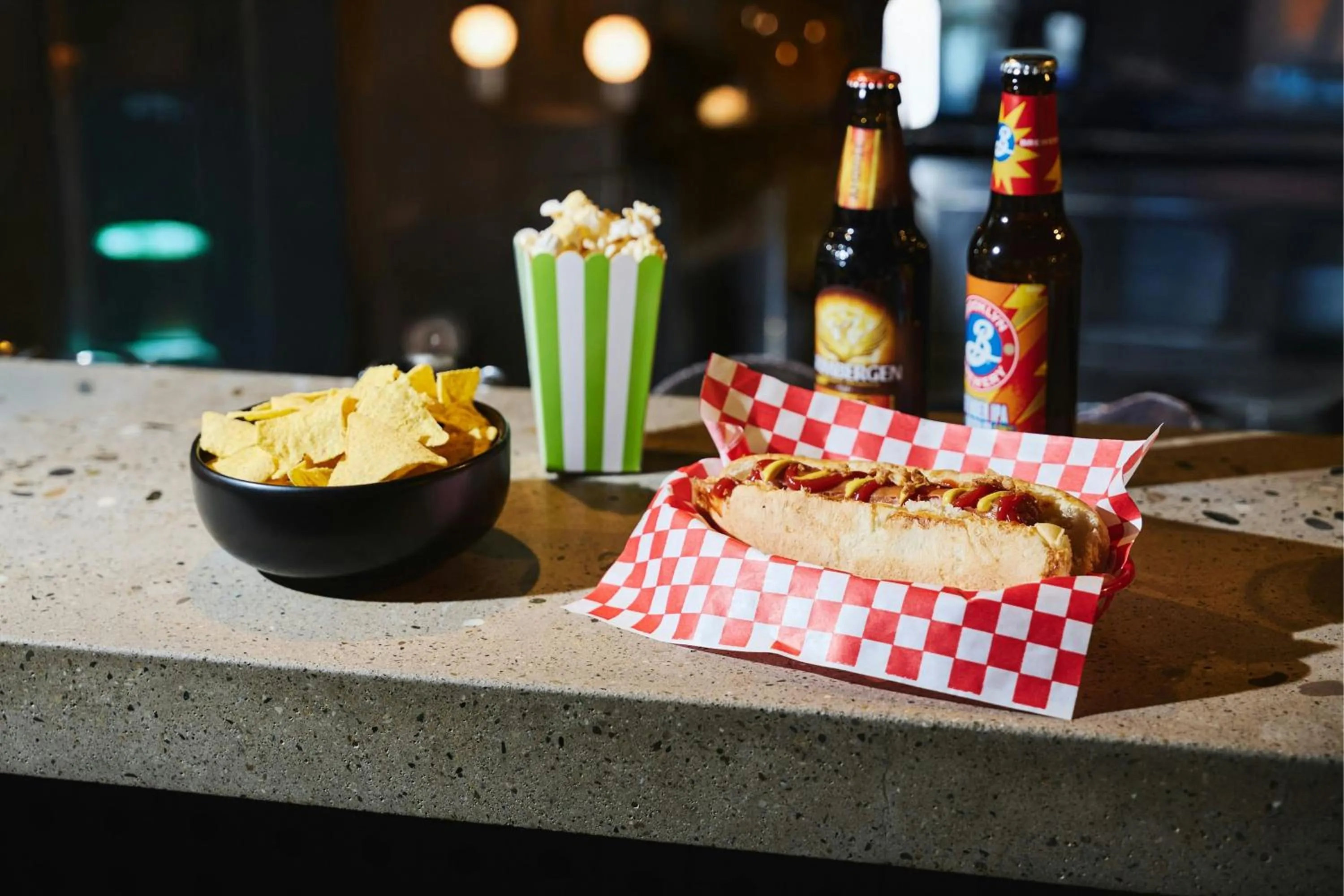 Lounge or bar in Moxy Paris Bastille