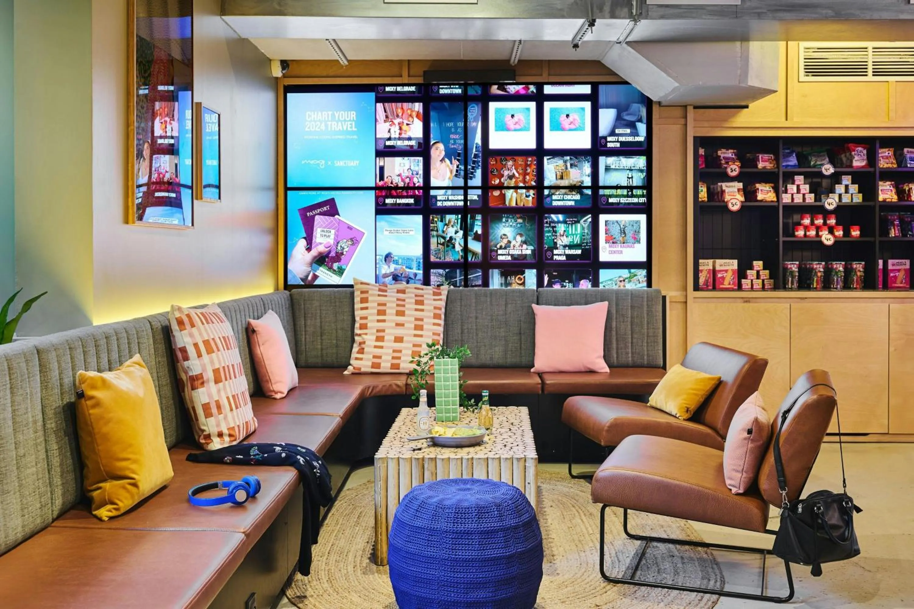 Lobby or reception in Moxy Paris Bastille