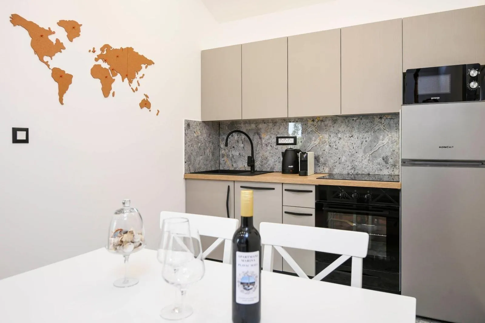Coffee/tea facilities in Villa Marina