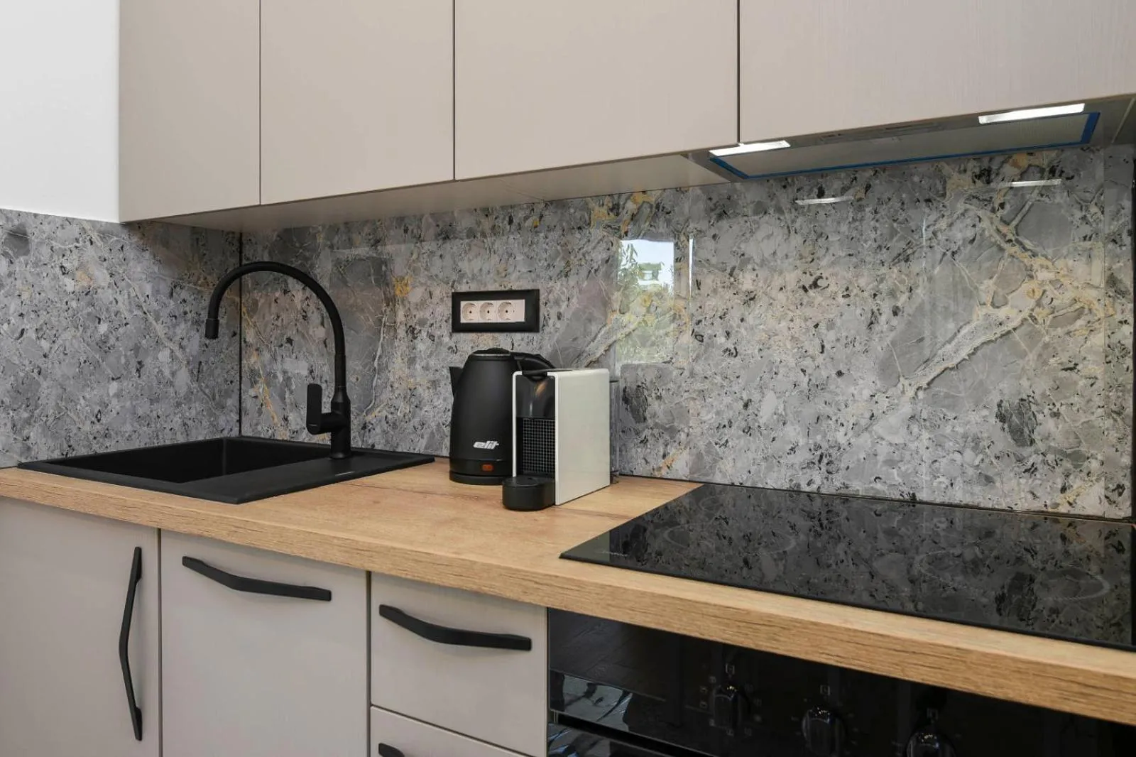 Coffee/tea facilities in Villa Marina