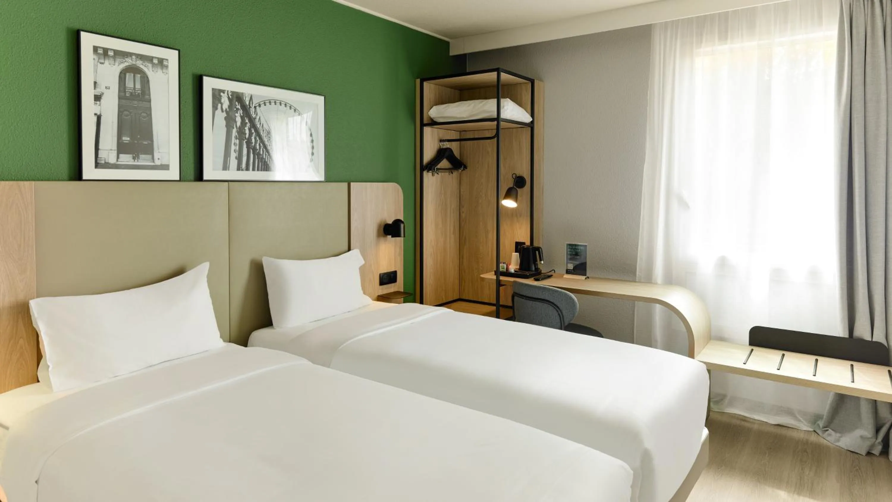 Photo of the whole room, Bed in Campanile PRIME - Paris Levallois-Perret