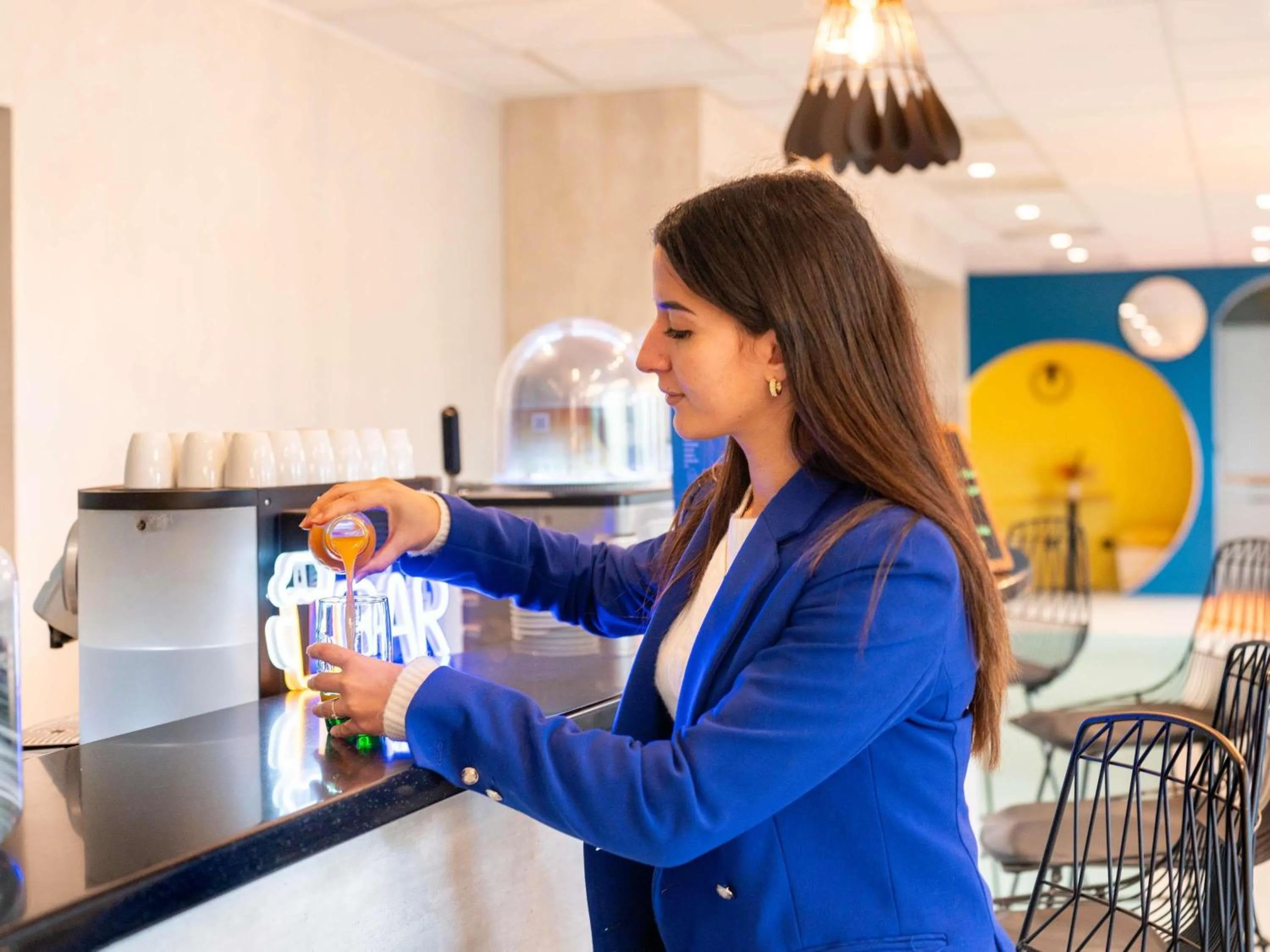 Lounge or bar in Ibis Styles Paris Saint Denis Pleyel