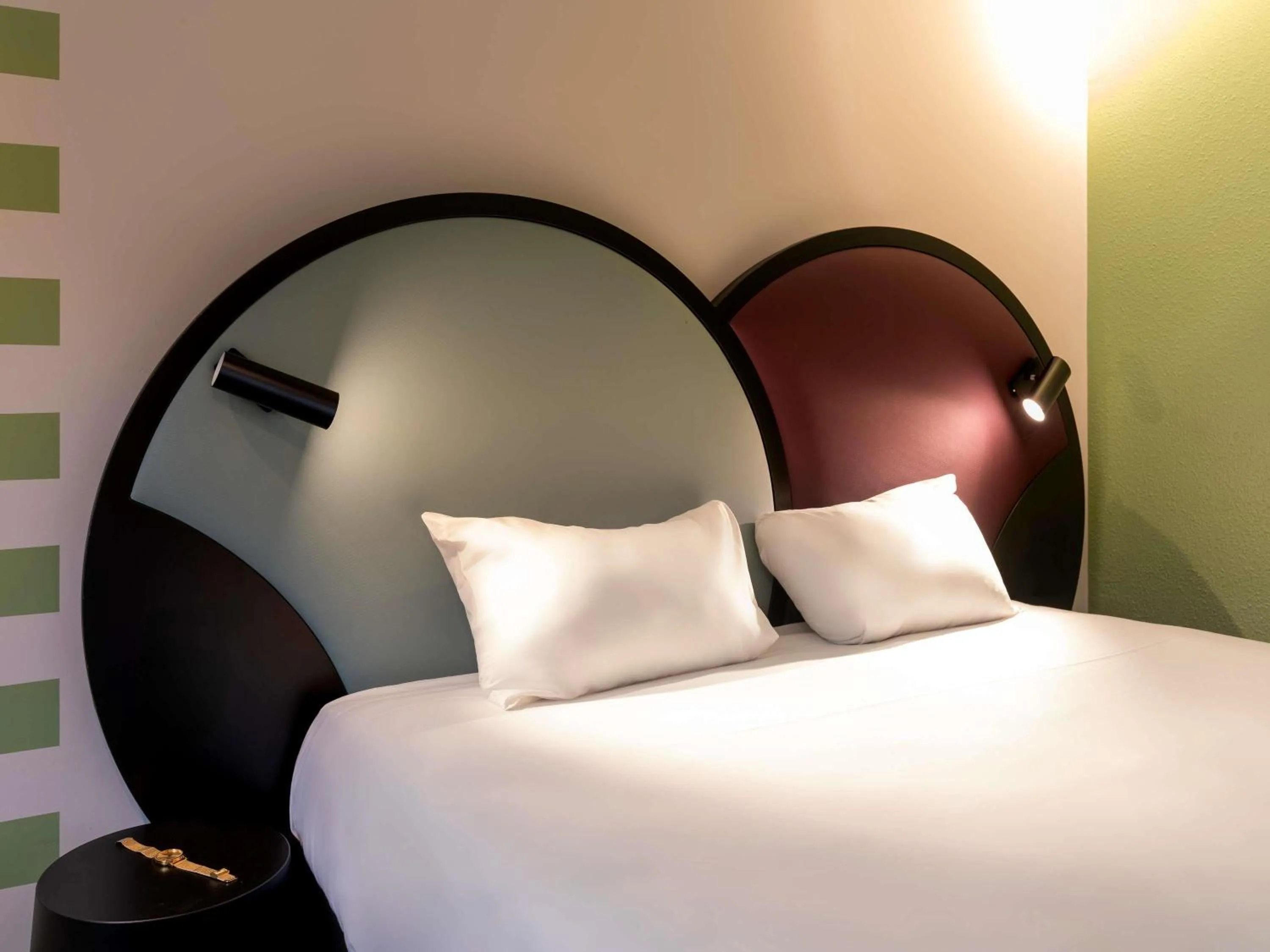 Bedroom, Bed in Ibis Styles Paris Saint Denis Pleyel