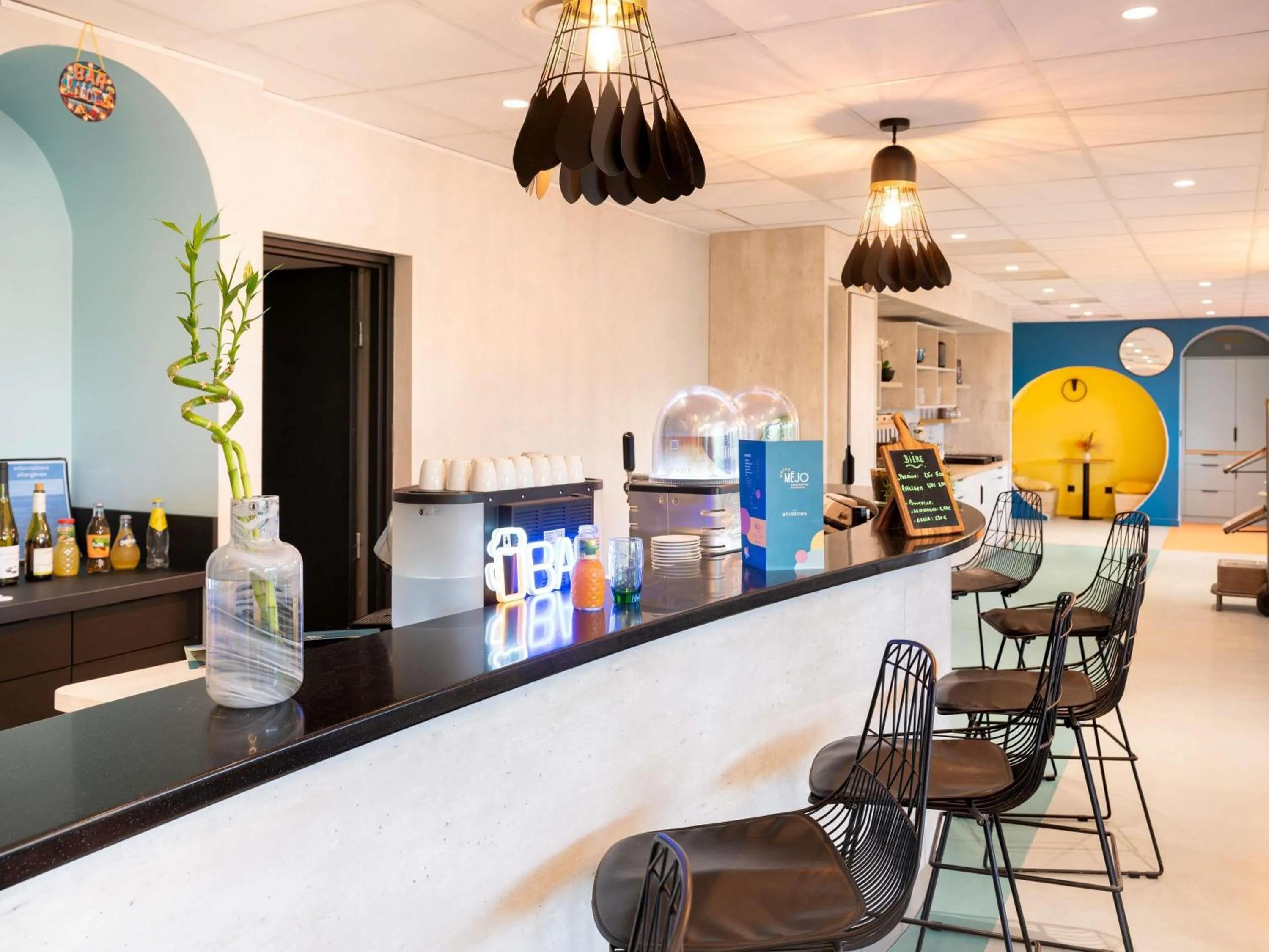 Lounge or bar in Ibis Styles Paris Saint Denis Pleyel