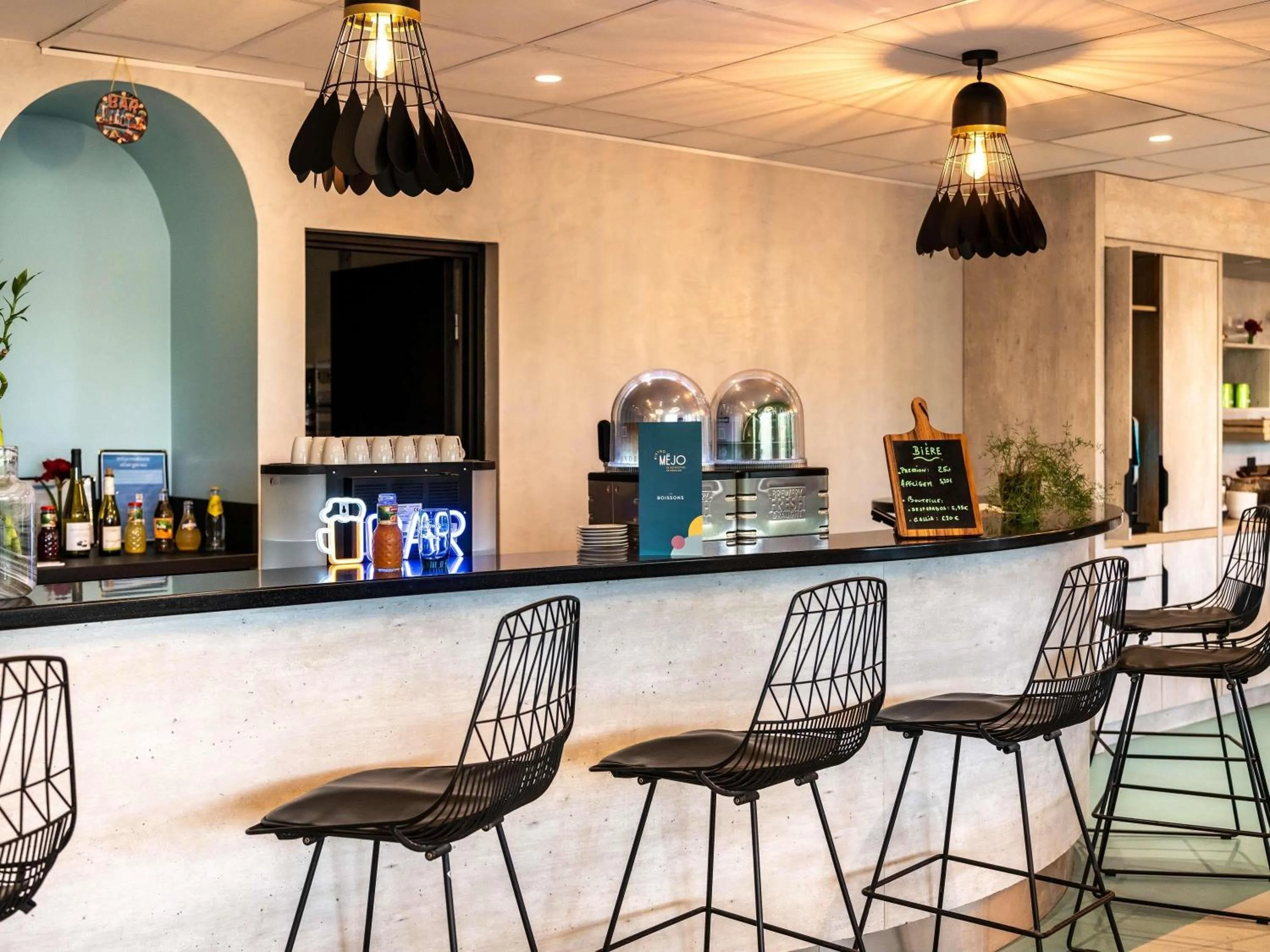 Lounge or bar in Ibis Styles Paris Saint Denis Pleyel