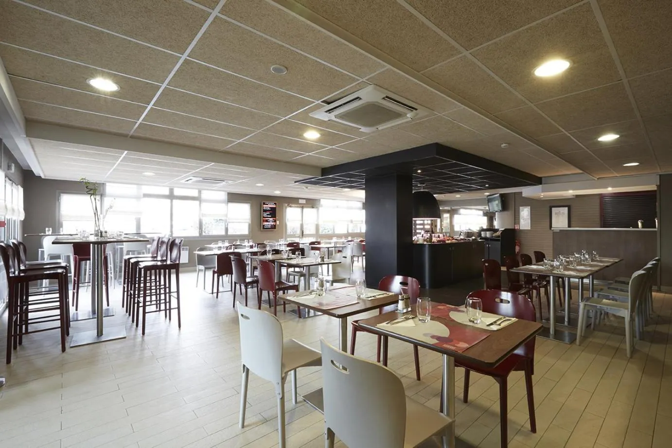 Restaurant/places to eat in Kyriad Le Blanc-Mesnil