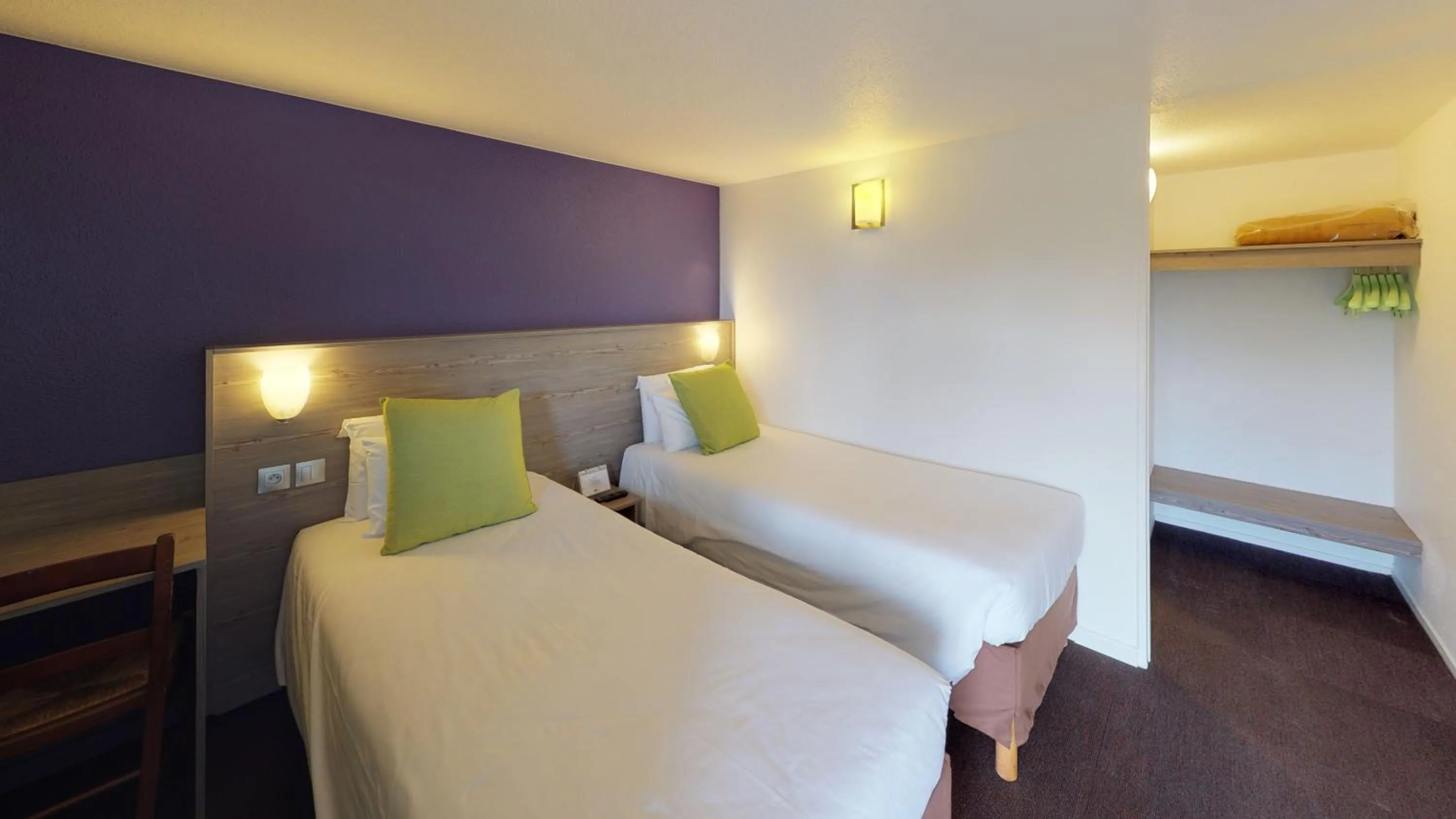 Bedroom, Bed in Kyriad Chantilly Sud - Luzarches