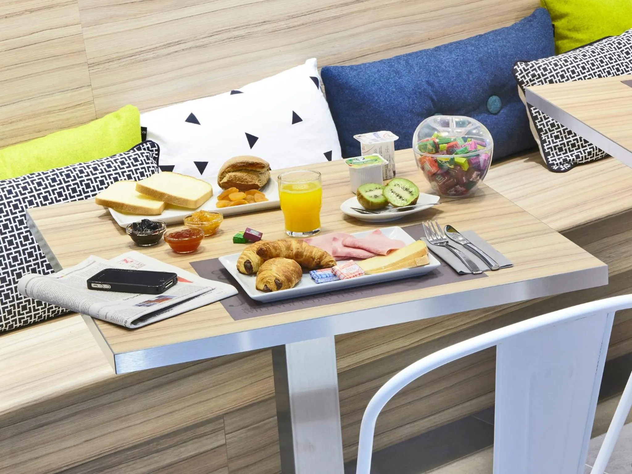 Breakfast in Kyriad Chantilly Sud - Luzarches