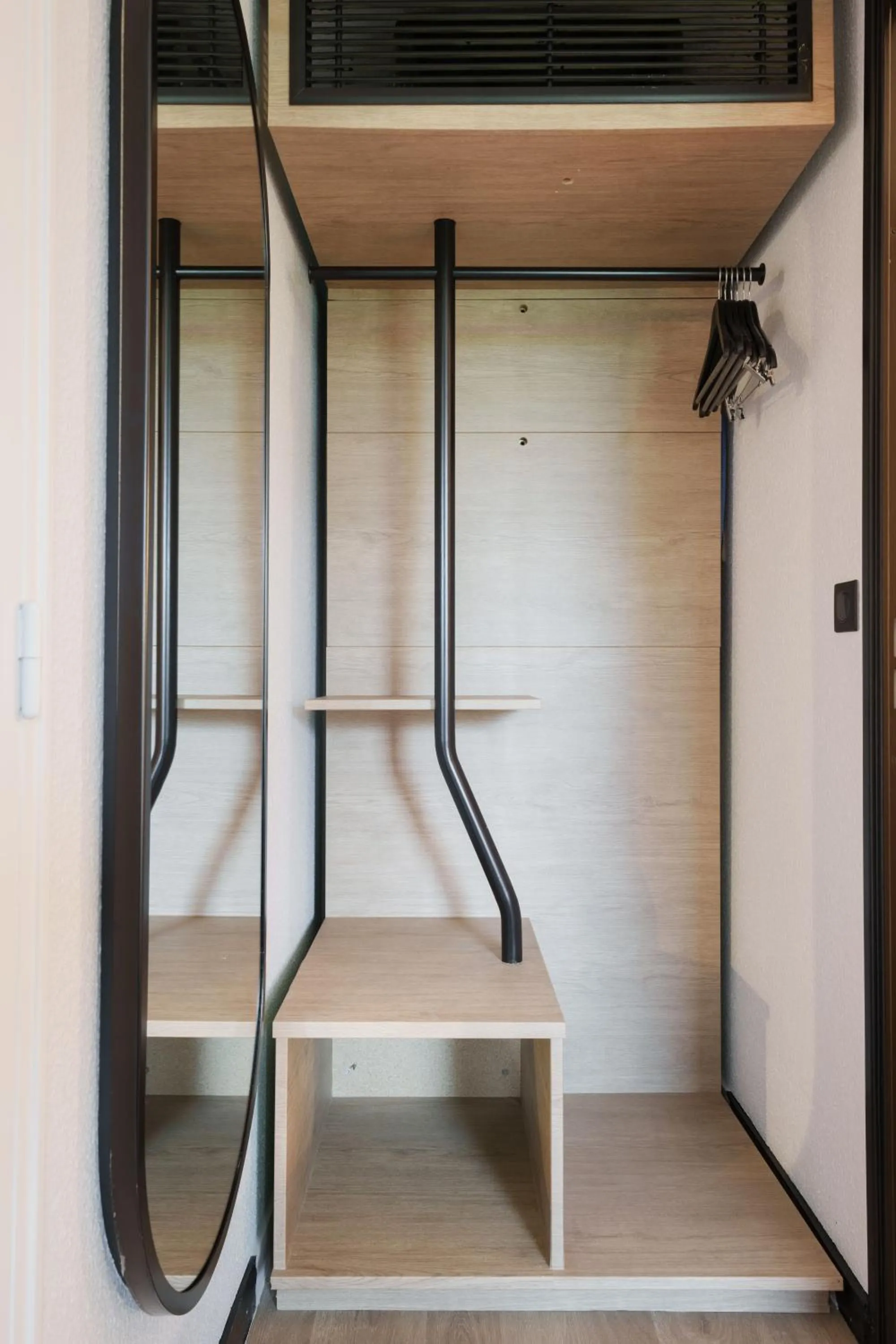 wardrobe in Campanile NATURE - Paris Ouest Gennevilliers Port