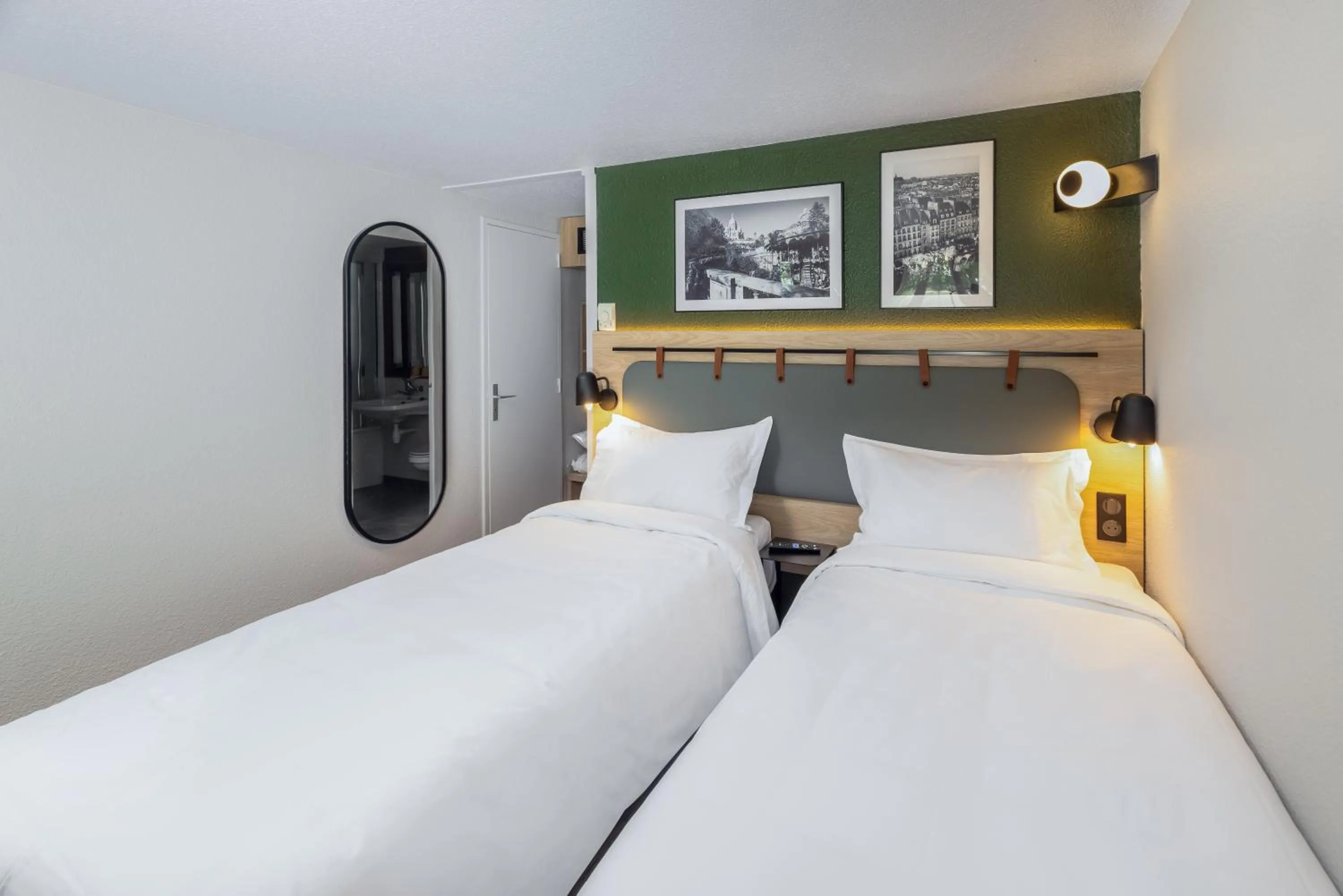 Bed in Campanile NATURE - Paris Ouest Gennevilliers Port