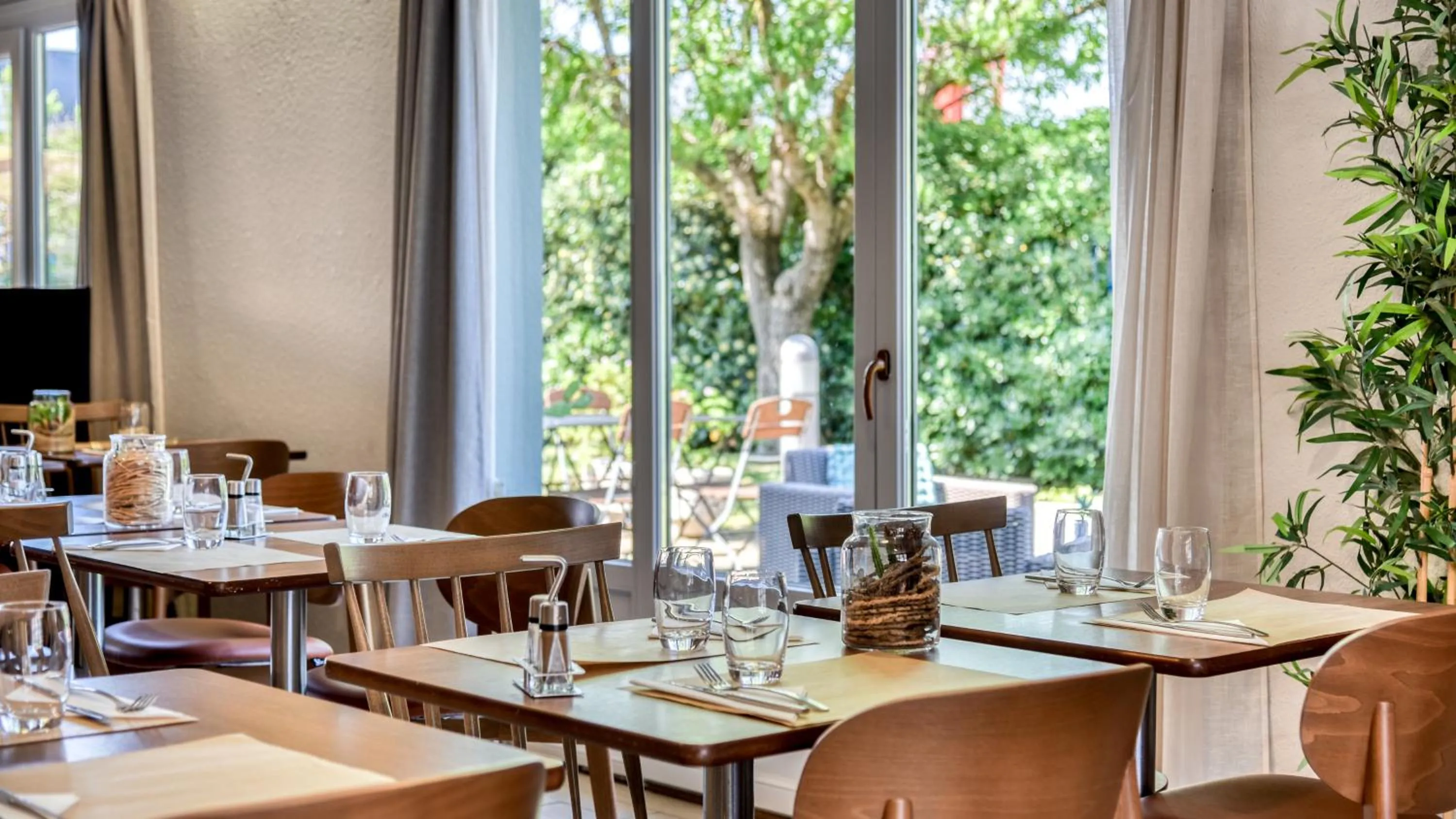 Restaurant/places to eat in Campanile NATURE - Paris Ouest Gennevilliers Port