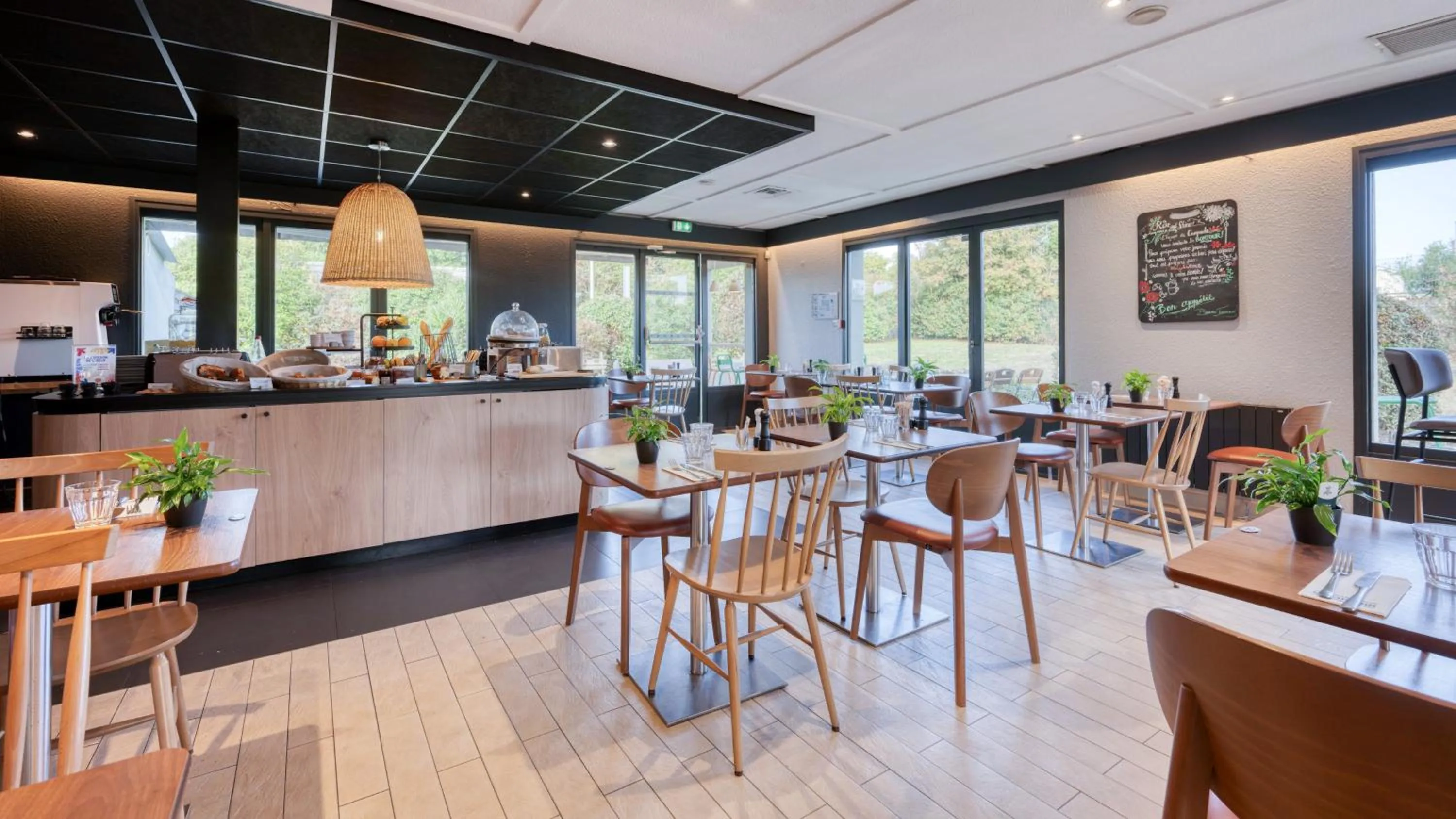 Restaurant/places to eat in Campanile NATURE - Paris Ouest Gennevilliers Port