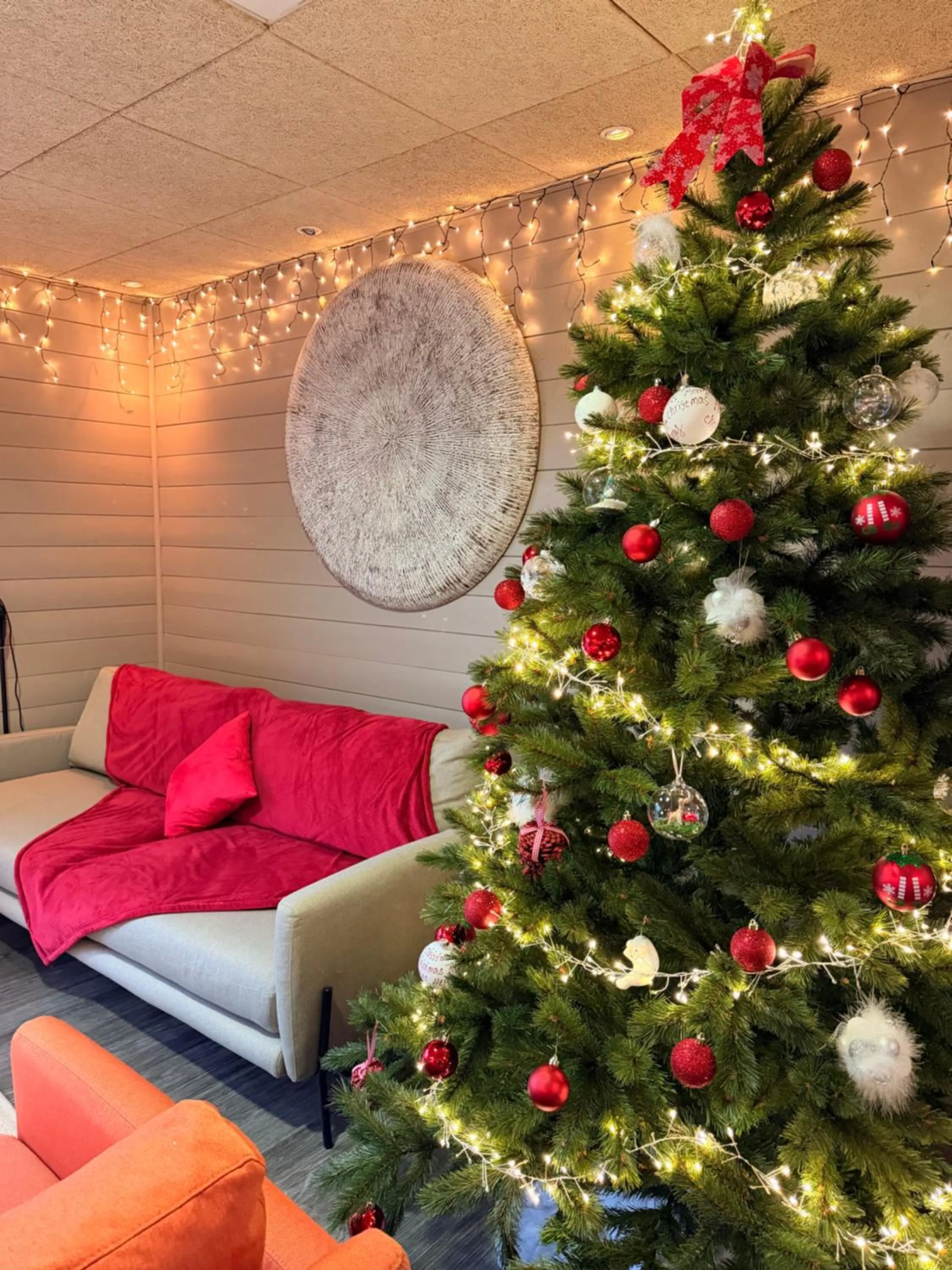 Communal lounge/ TV room in Campanile NATURE - Villennes sur Seine Poissy