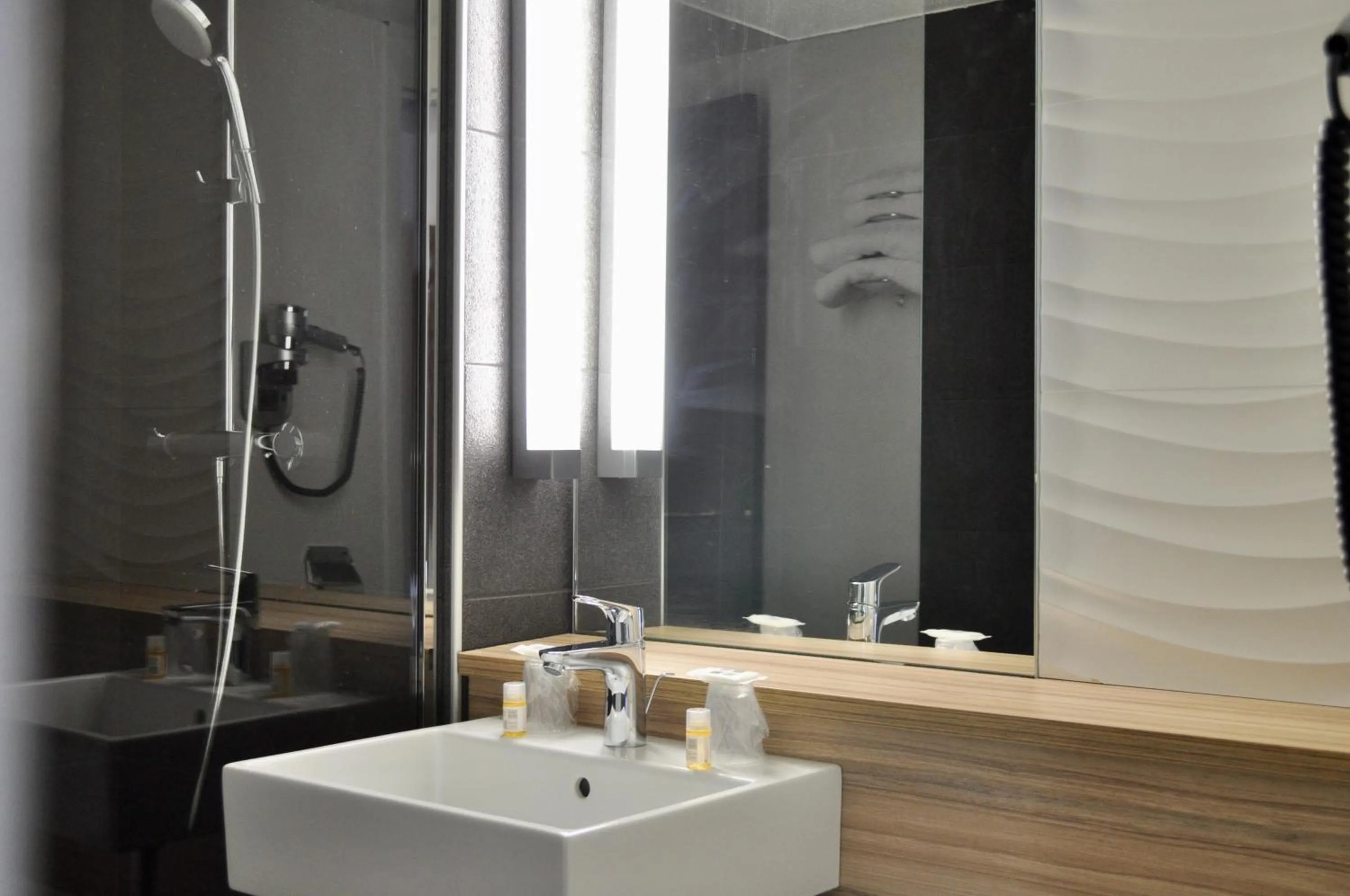 Shower in Campanile SETE - Balaruc