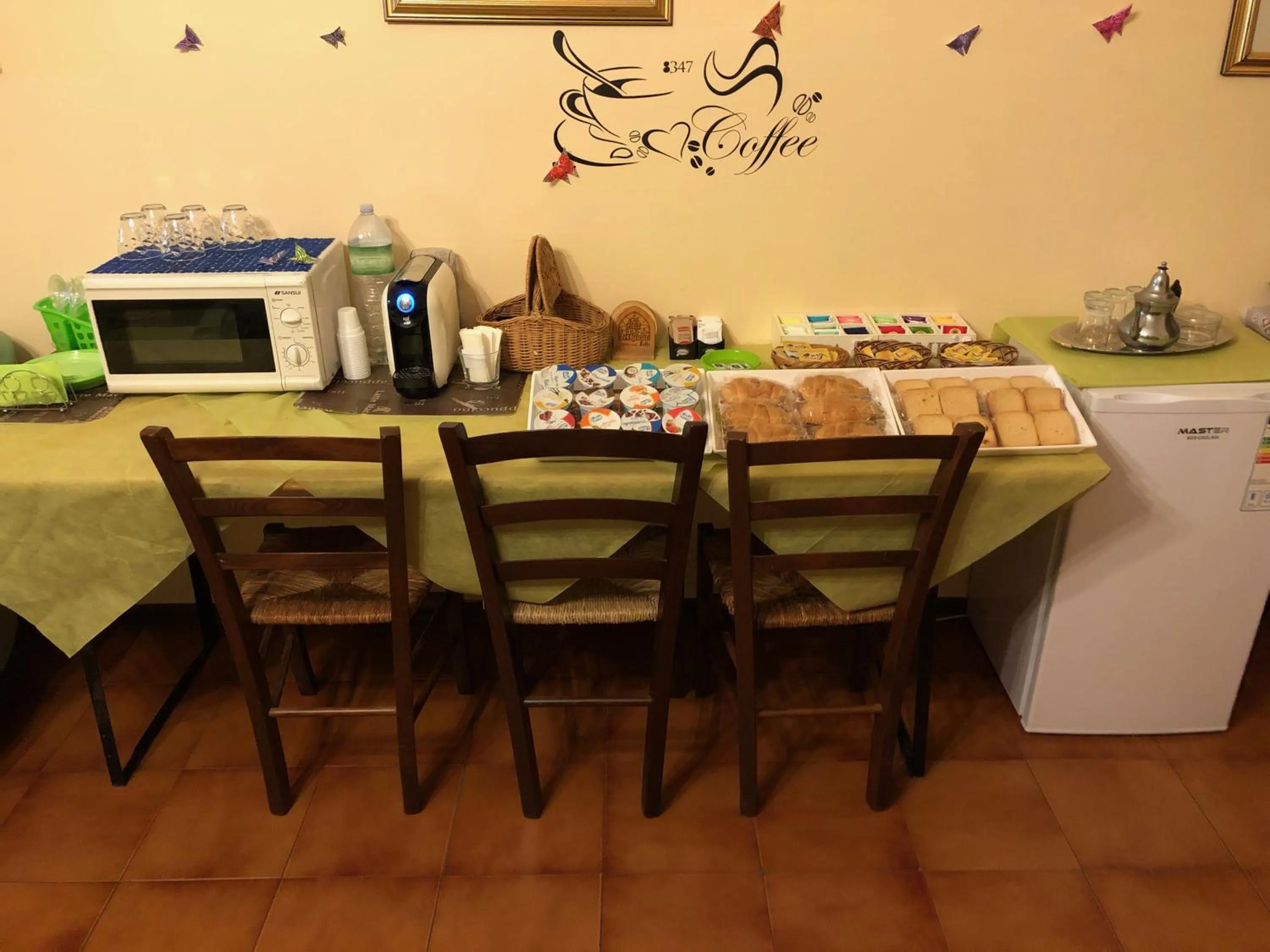 Buffet breakfast in B&B Le Mille E Una Notte