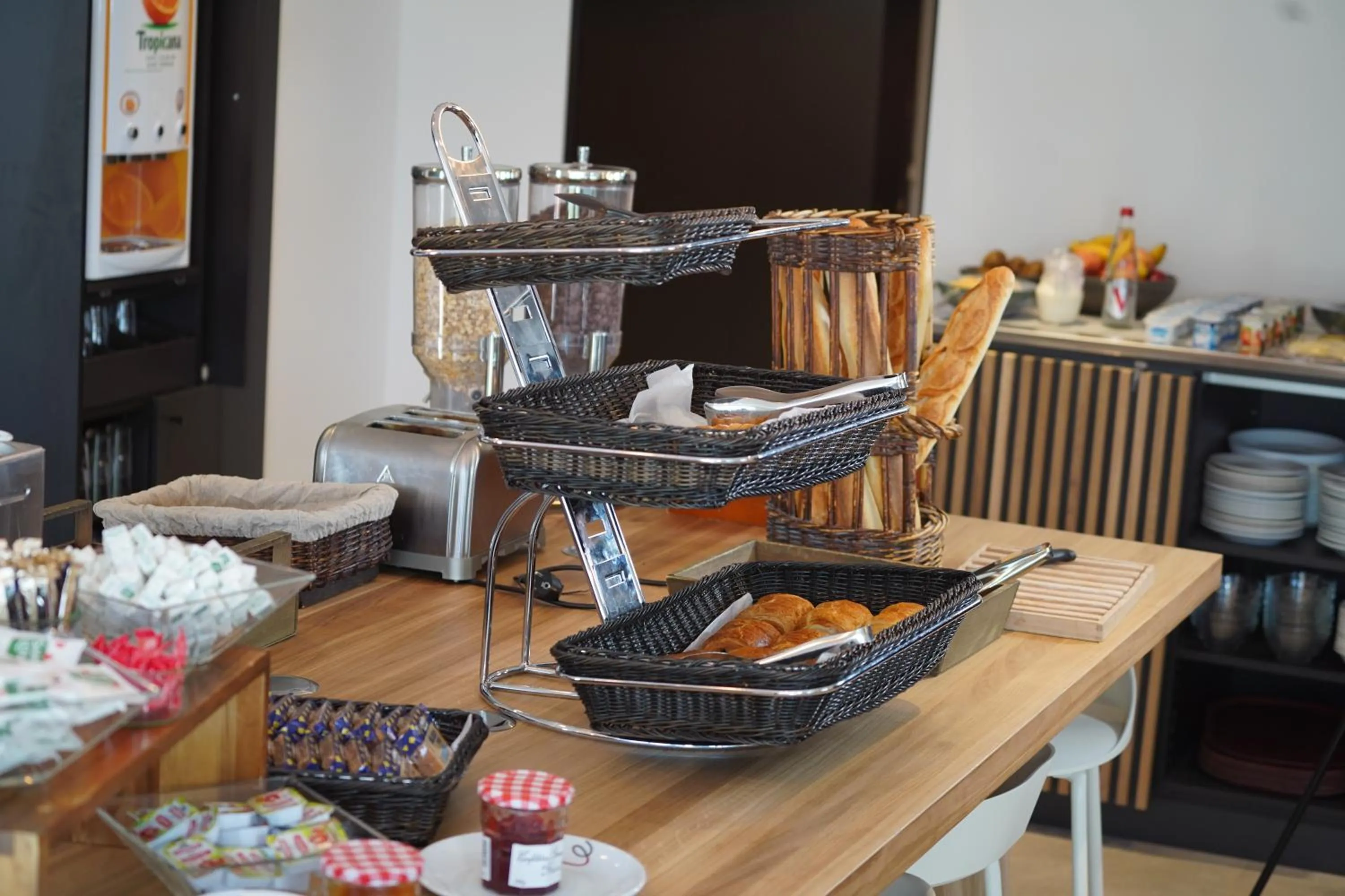 Buffet breakfast in Campanile Troyes Sud - Buchères